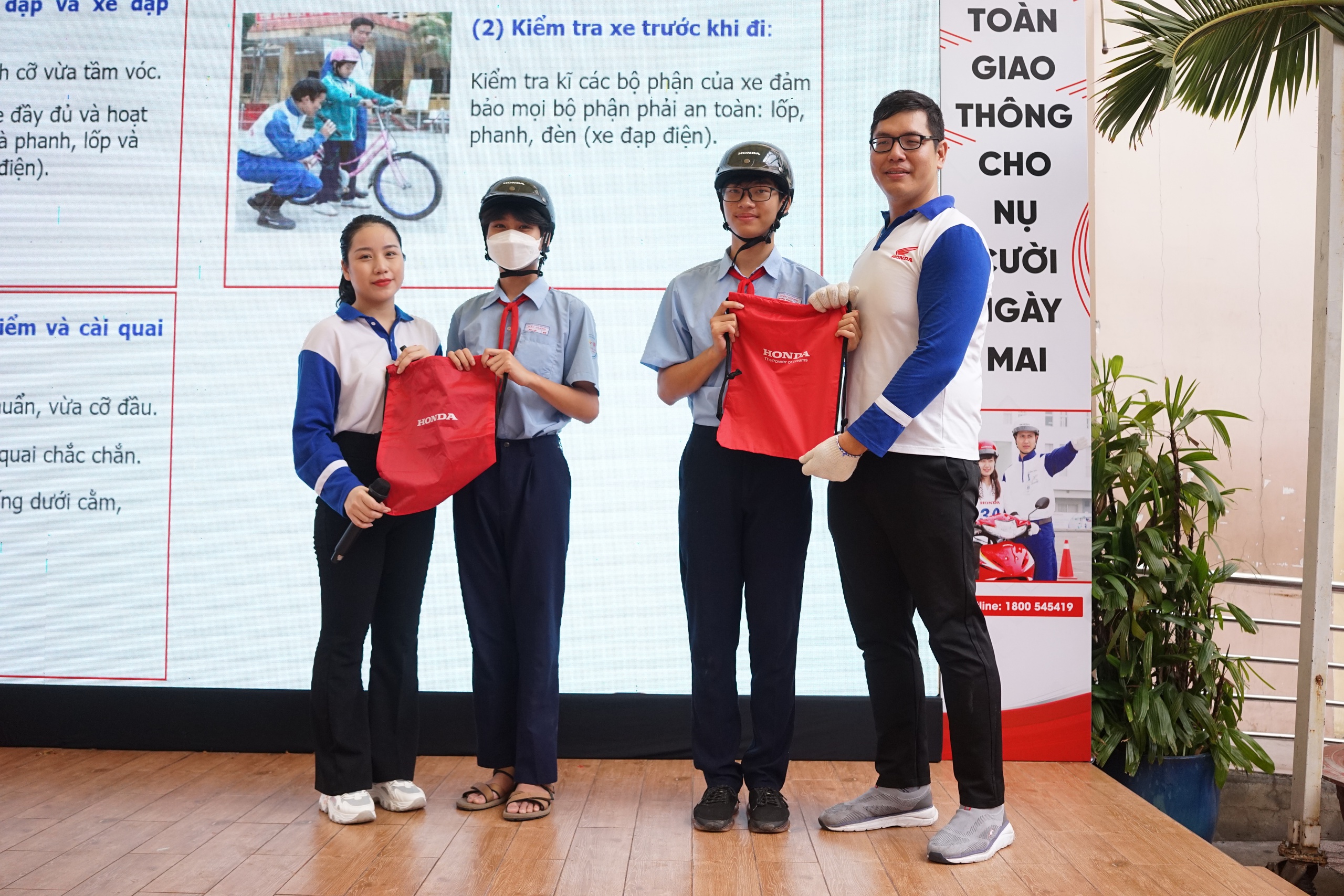 TP.HCM: S&ocirc;i động buổi tuy&ecirc;n truyền ATGT tại trường THCS Hậu Giang- Ảnh 4.