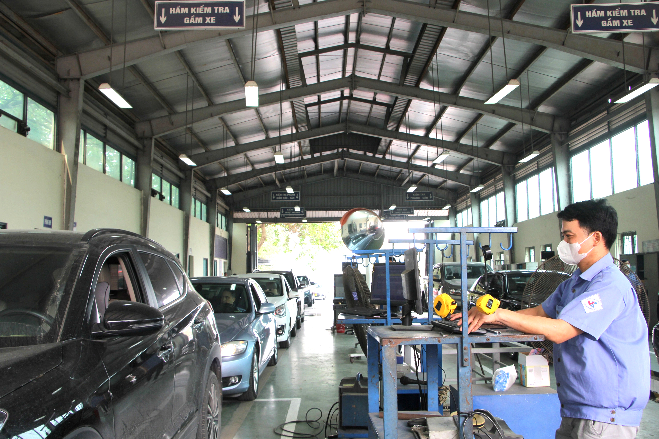 Đăng kiểm vi&ecirc;n n&oacute;i g&igrave; về đề xuất đăng kiểm l&agrave; nghề nặng nhọc, độc hại?- Ảnh 2.