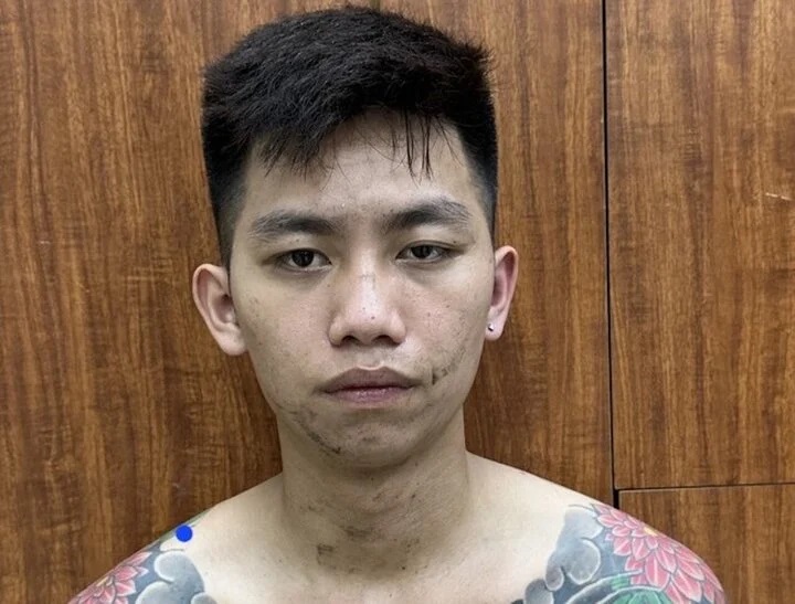 T&agrave;i xế 19 tuổi hất cảnh s&aacute;t l&ecirc;n nắp capo &ocirc; t&ocirc; chạy tốc độ cao, lạng l&aacute;ch khai nhận g&igrave;?- Ảnh 1.