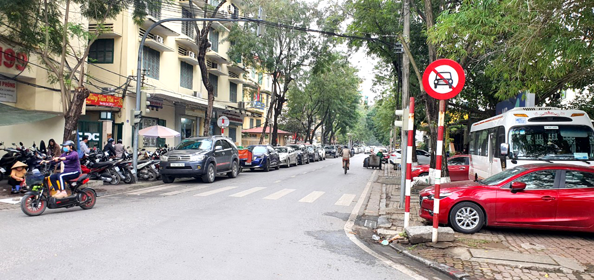 Hải Ph&ograve;ng: Cấm đỗ xe tr&ecirc;n phố, d&acirc;n sẽ đỗ ở đ&acirc;u?- Ảnh 2.