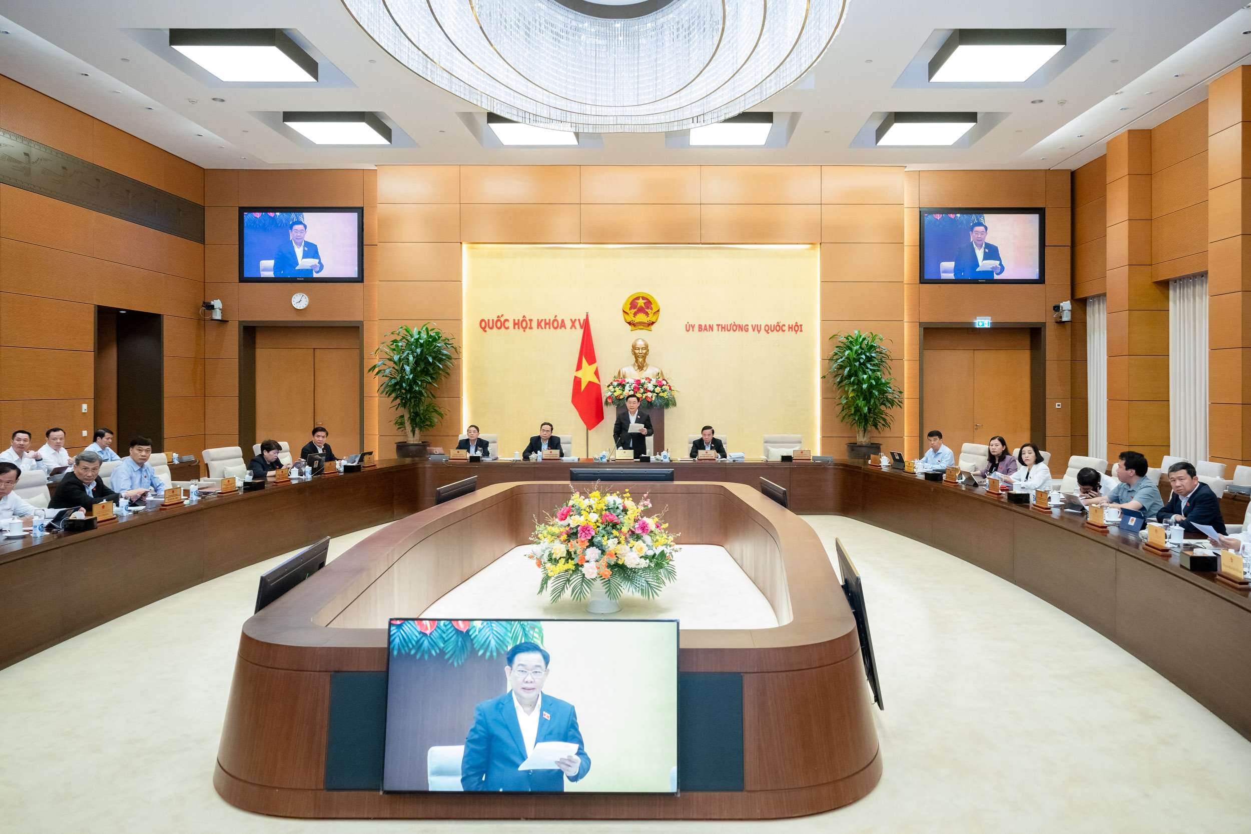 Chủ tịch Quốc hội: Ho&agrave;n th&agrave;nh vị tr&iacute; việc l&agrave;m để cải c&aacute;ch tiền lương từ ng&agrave;y 1/7- Ảnh 2.
