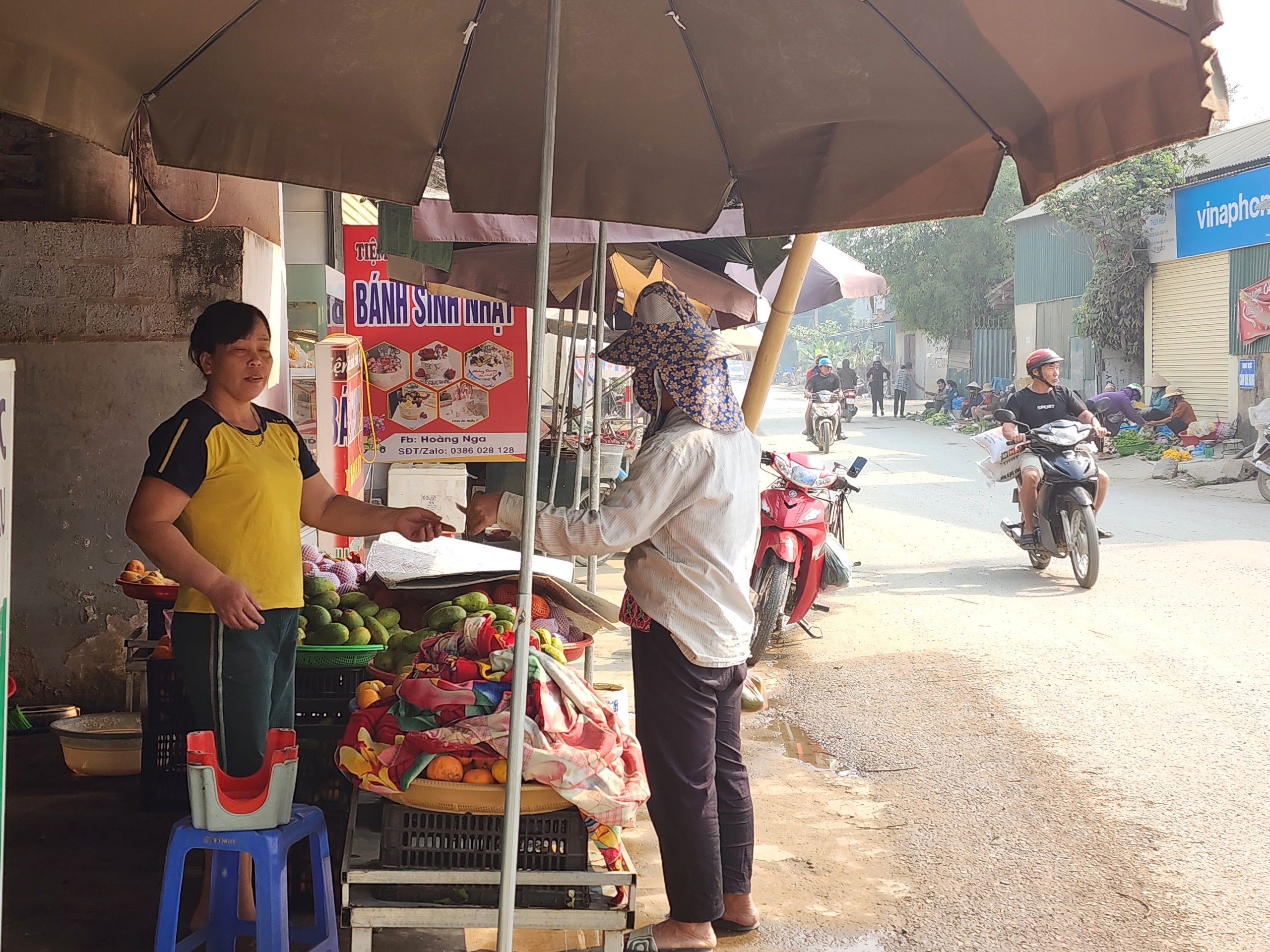 Xe chở đất c&oacute; ngọn ngh&ecirc;nh ngang diễu phố, qua mặt CSGT Điện Bi&ecirc;n- Ảnh 16.