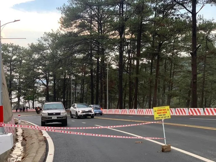 Mưa lớn k&eacute;o d&agrave;i, đ&egrave;o Prenn l&ecirc;n Đ&agrave; Lạt bị sạt lở- Ảnh 2.