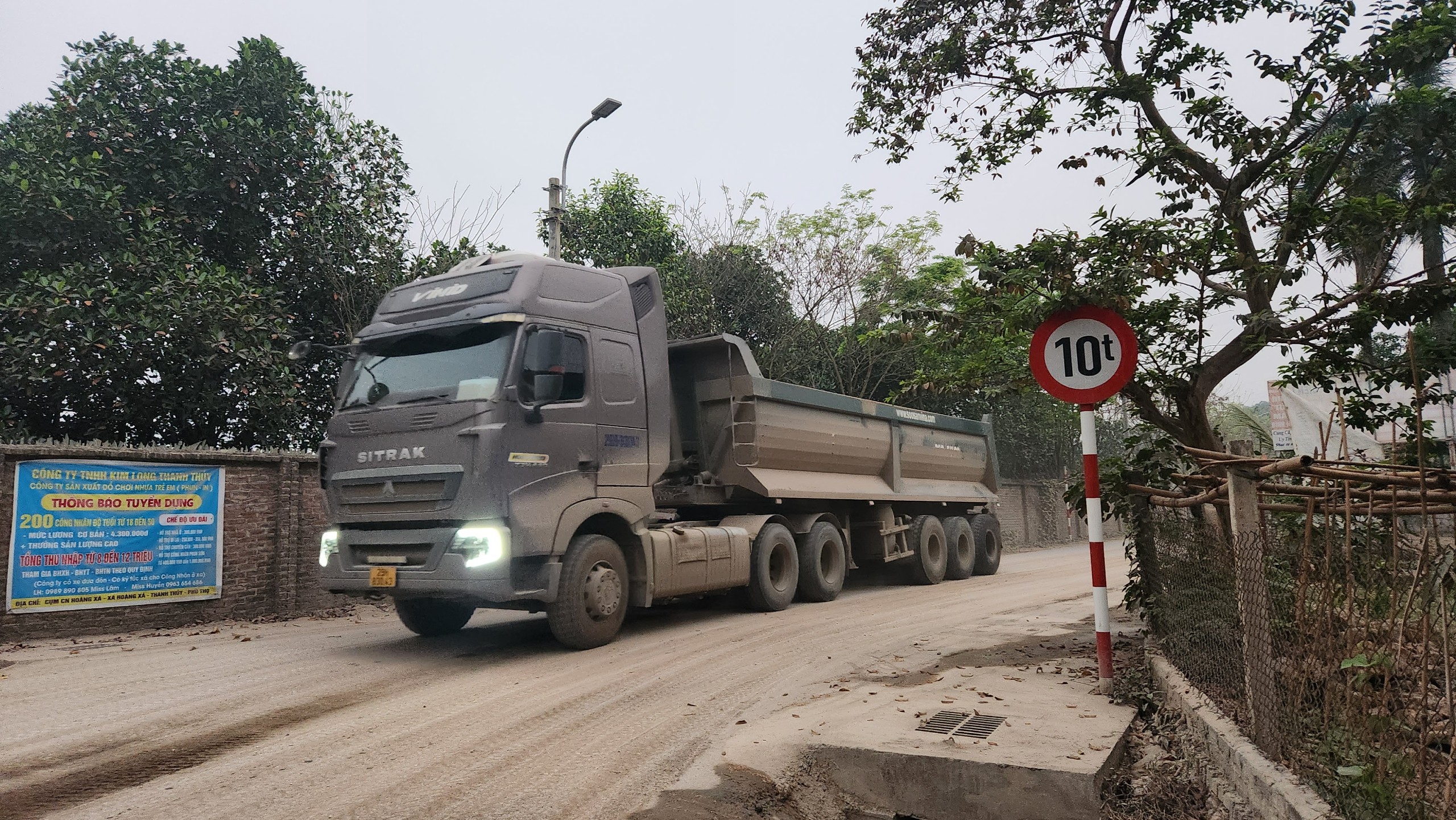 Xe chở c&aacute;t qu&aacute; tải từ bến kh&ocirc;ng ph&eacute;p quần thảo v&ugrave;ng gi&aacute;p ranh H&agrave; Nội - H&ograve;a B&igrave;nh- Ảnh 13.