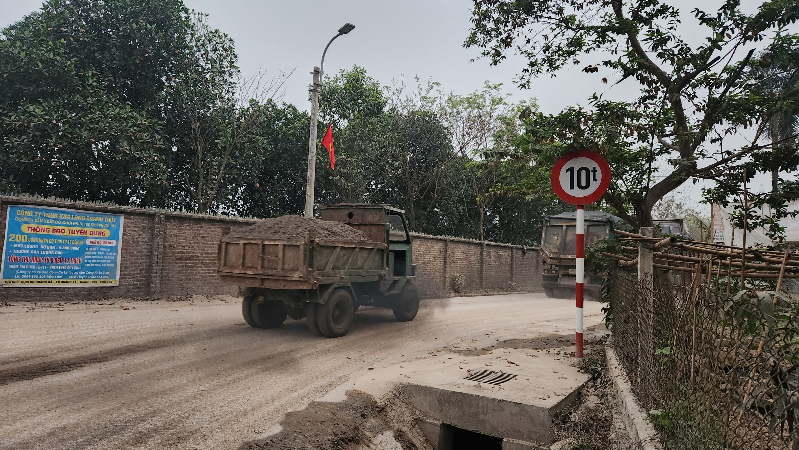 Xe chở c&aacute;t qu&aacute; tải từ bến kh&ocirc;ng ph&eacute;p quần thảo v&ugrave;ng gi&aacute;p ranh H&agrave; Nội - H&ograve;a B&igrave;nh- Ảnh 15.