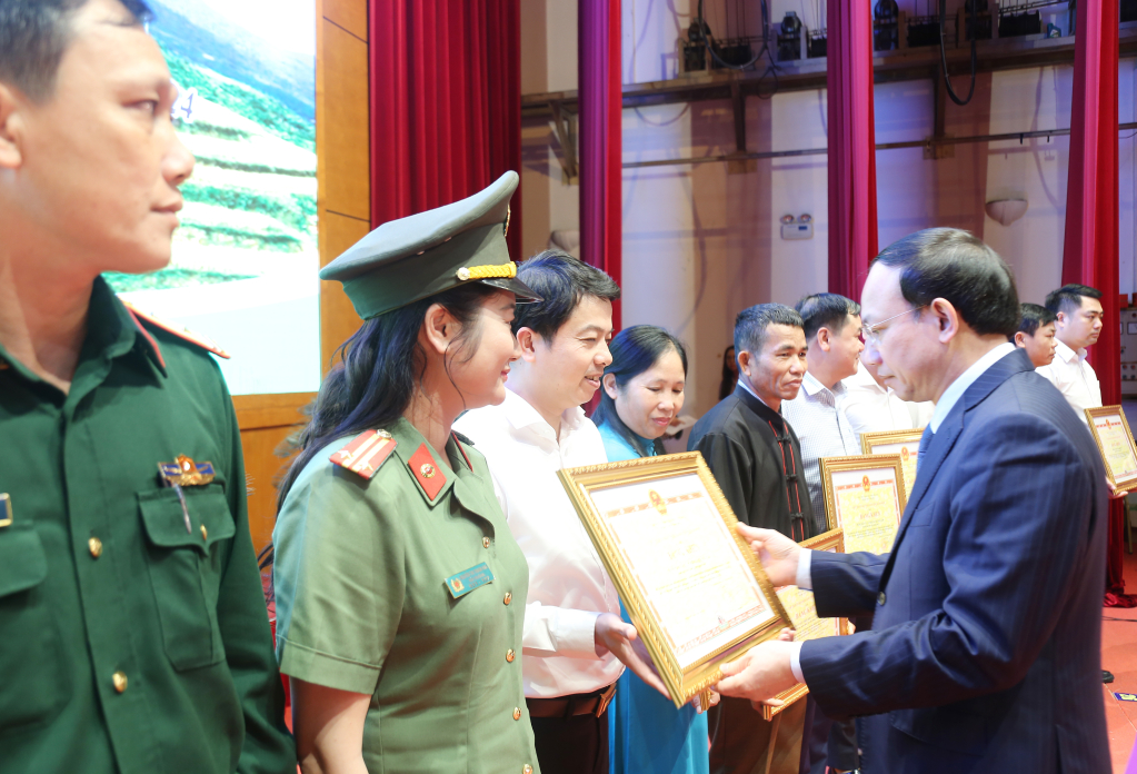 Quảng Ninh: 3 năm, đầu tư th&ecirc;m 744km đường giao th&ocirc;ng c&aacute;c loại- Ảnh 3.