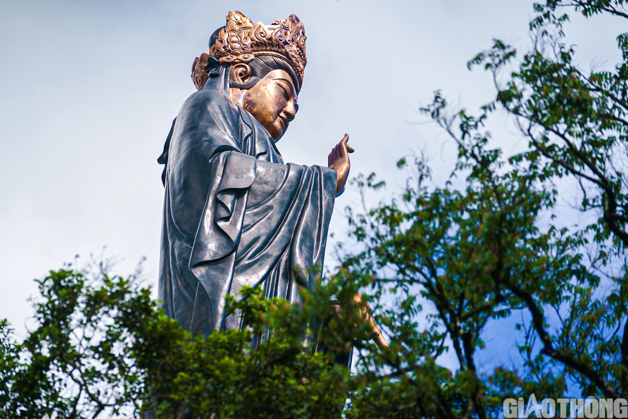 Khoảnh khắc m&acirc;y phủ huyền ảo tr&ecirc;n đỉnh n&uacute;i B&agrave; Đen T&acirc;y Ninh- Ảnh 4.