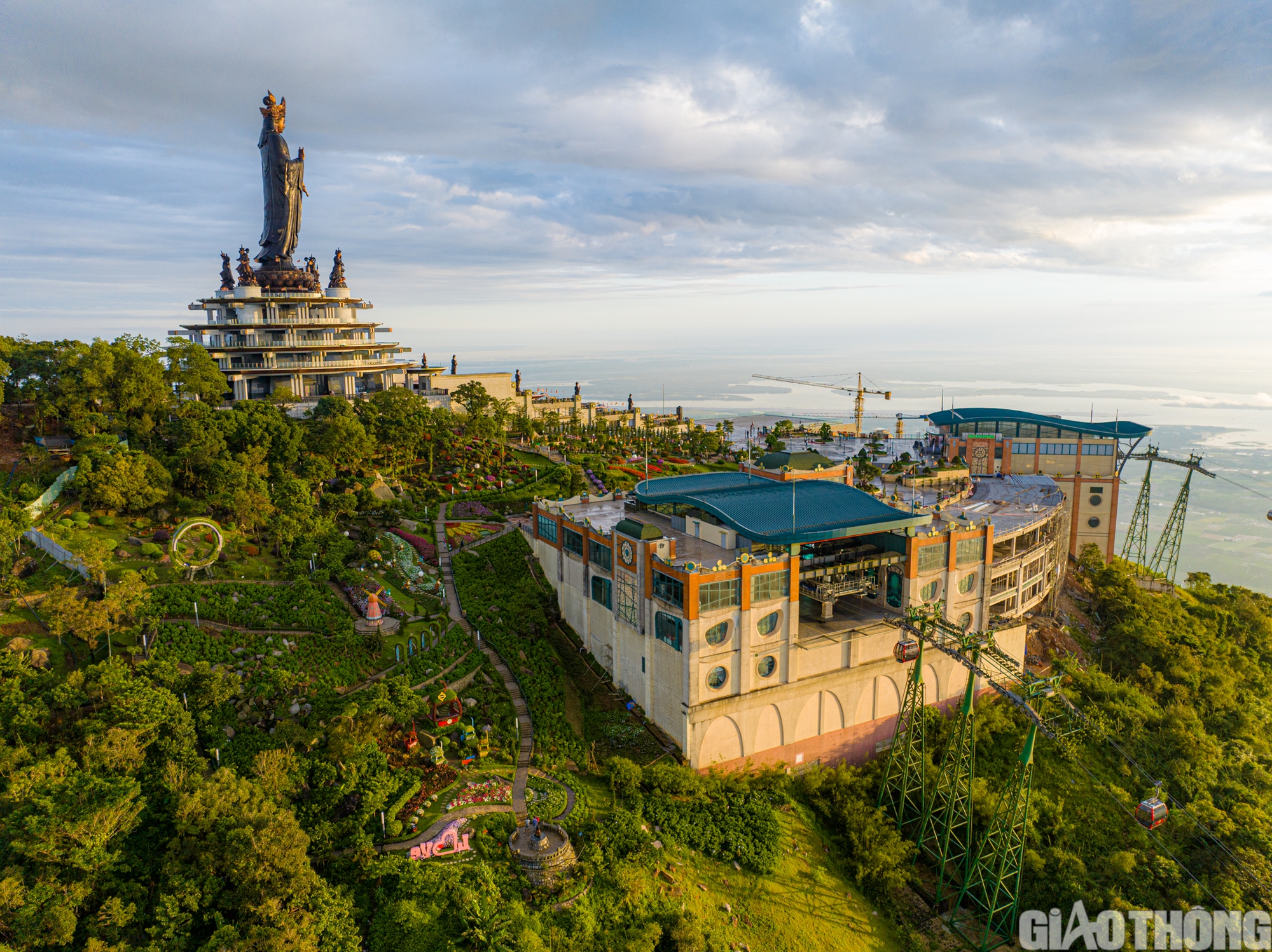 Khoảnh khắc m&acirc;y phủ huyền ảo tr&ecirc;n đỉnh n&uacute;i B&agrave; Đen T&acirc;y Ninh- Ảnh 7.