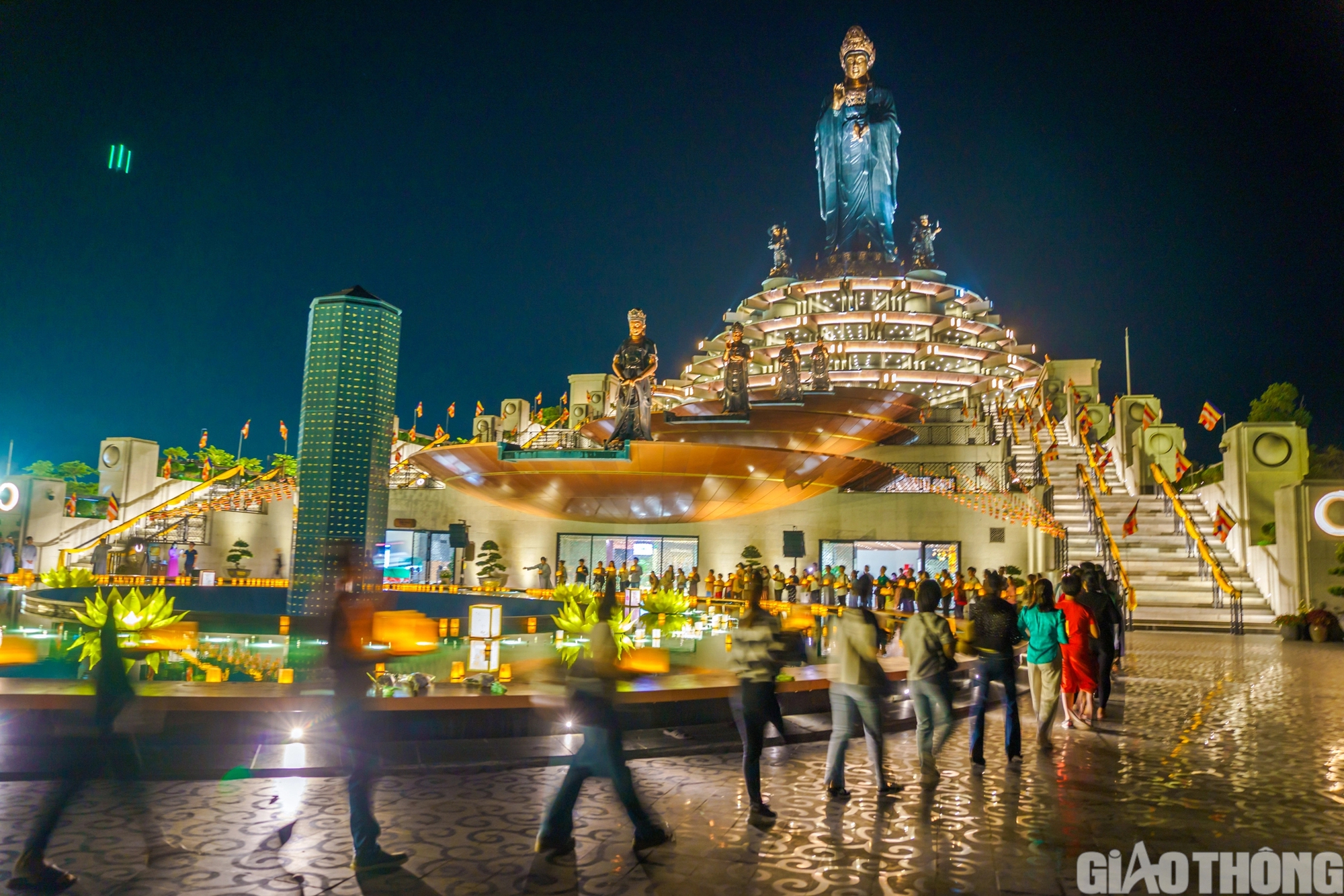 Khoảnh khắc m&acirc;y phủ huyền ảo tr&ecirc;n đỉnh n&uacute;i B&agrave; Đen T&acirc;y Ninh- Ảnh 9.