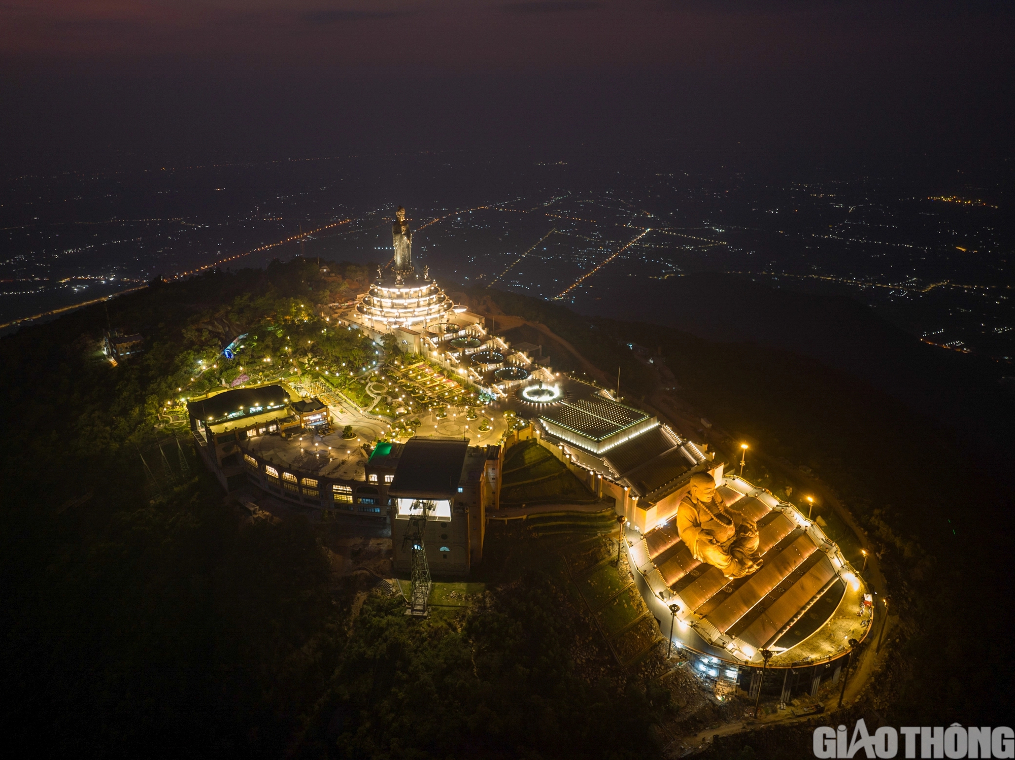 Khoảnh khắc m&acirc;y phủ huyền ảo tr&ecirc;n đỉnh n&uacute;i B&agrave; Đen T&acirc;y Ninh- Ảnh 11.