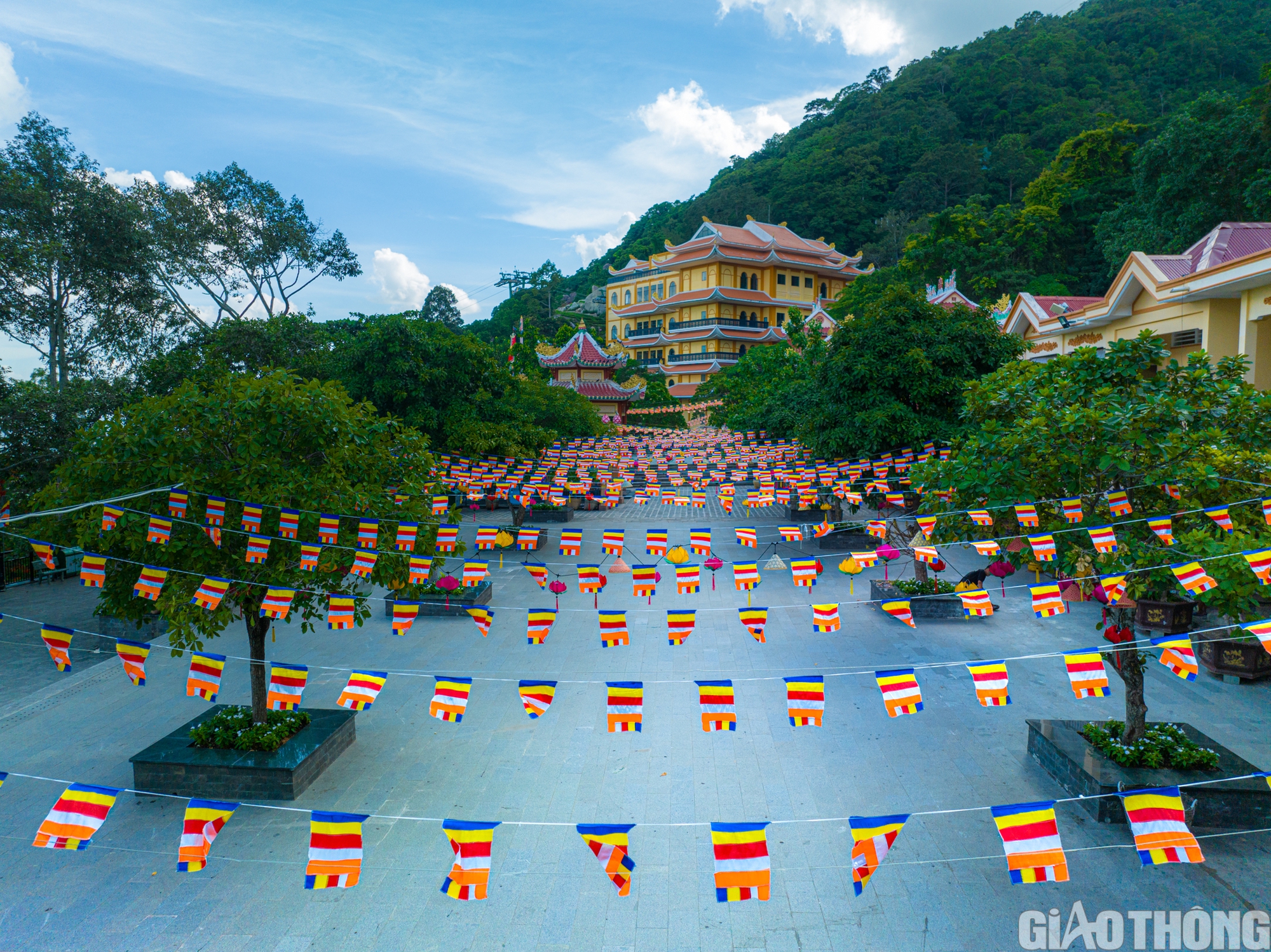 Khoảnh khắc m&acirc;y phủ huyền ảo tr&ecirc;n đỉnh n&uacute;i B&agrave; Đen T&acirc;y Ninh- Ảnh 13.