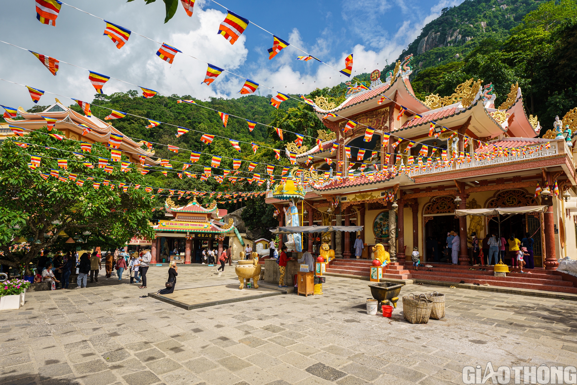 Khoảnh khắc m&acirc;y phủ huyền ảo tr&ecirc;n đỉnh n&uacute;i B&agrave; Đen T&acirc;y Ninh- Ảnh 15.