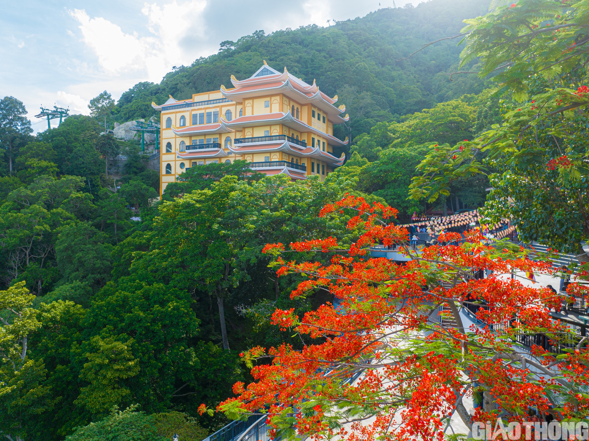 Khoảnh khắc m&acirc;y phủ huyền ảo tr&ecirc;n đỉnh n&uacute;i B&agrave; Đen T&acirc;y Ninh- Ảnh 16.