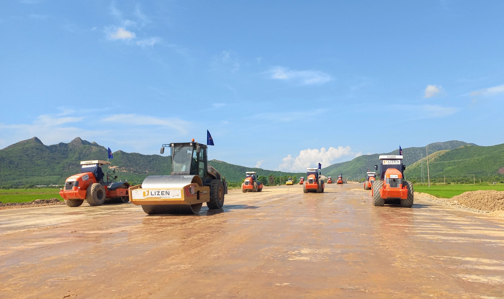 Thủ tướng y&ecirc;u cầu đẩy nhanh tiến độ c&aacute;c dự &aacute;n giao th&ocirc;ng trọng điểm- Ảnh 3.