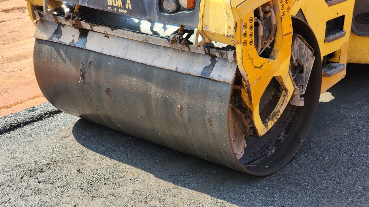 Thảm mẻ cấp phối đá dăm đầu tiên trên cao tốc Quảng Ngãi - Hoài Nhơn- Ảnh 4. Thảm mẻ cấp phối đá dăm đầu tiên trên cao tốc Quảng Ngãi - Hoài Nhơn- Ảnh 4.