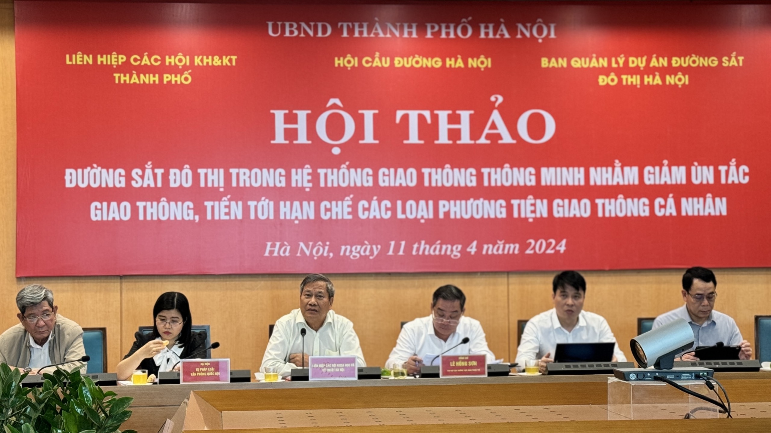 H&agrave; Nội b&agrave;n giải ph&aacute;p hạn chế phương tiện c&aacute; nh&acirc;n trong nội đ&ocirc;- Ảnh 1.