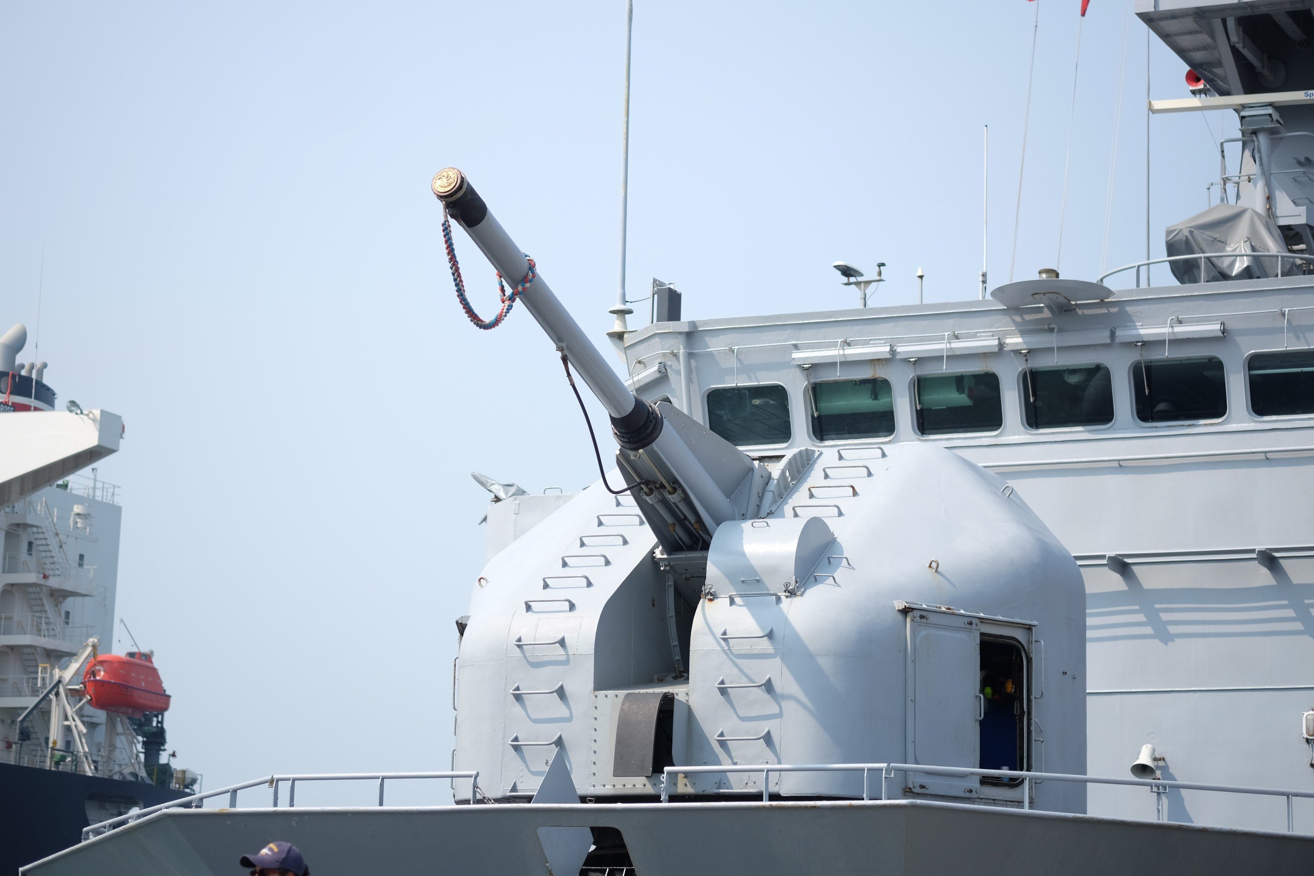 Cận cảnh tàu Hải quân Pháp vừa cập cảng Tiên Sa- Ảnh 7. Cận cảnh tàu Hải quân Pháp vừa cập cảng Tiên Sa- Ảnh 7.