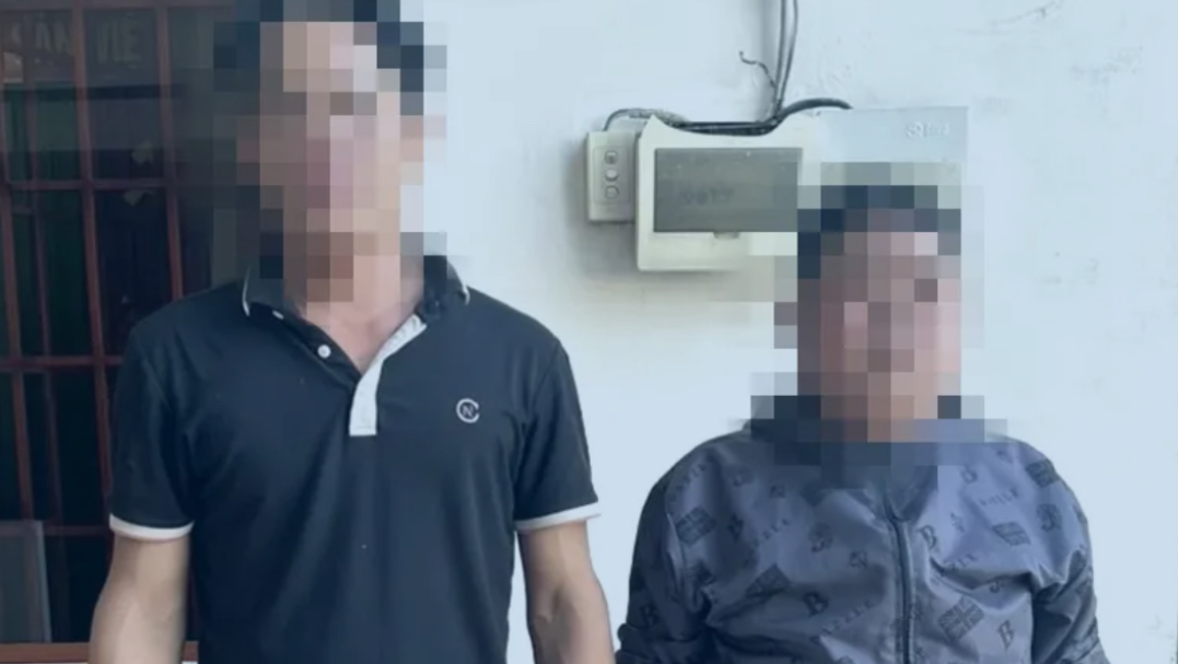 Hai người đổ thuốc s&acirc;u xuống s&ocirc;ng Đồng Nai để bắt c&aacute;- Ảnh 1.