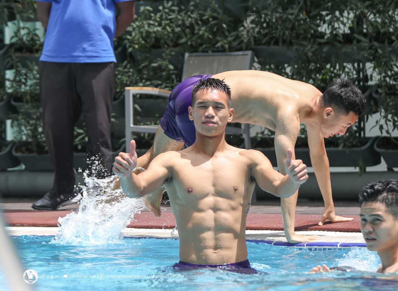 D&agrave;n sao U23 Việt Nam &ldquo;đốt mắt&rdquo; fan nữ với m&agrave;n khoe 6 m&uacute;i chuẩn nam thần- Ảnh 5.