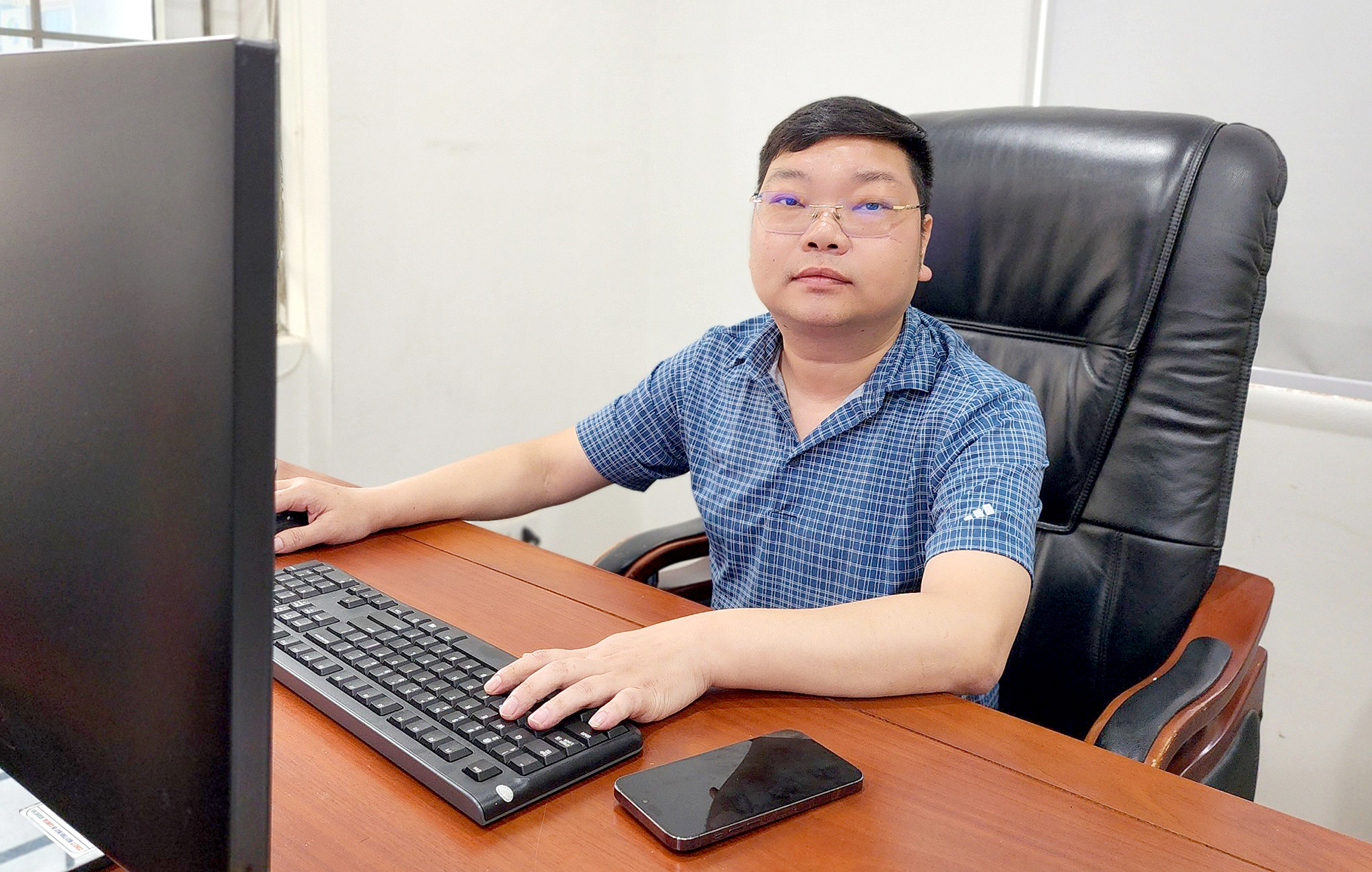 “Dắt trâu sắt là đường” kiếm trăm tỷ mỗi năm- Ảnh 2. “Dắt trâu sắt là đường” kiếm trăm tỷ mỗi năm- Ảnh 2.