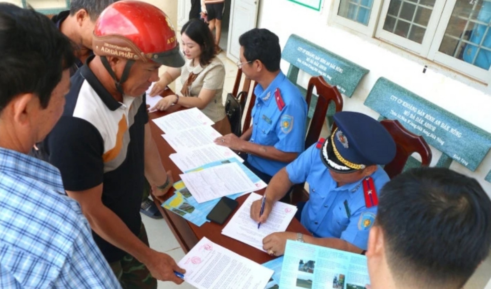 Đắk N&ocirc;ng: Người d&acirc;n k&yacute; cam kết bảo vệ kết cấu hạ tầng giao th&ocirc;ng đường Hồ Ch&iacute; Minh- Ảnh 4.
