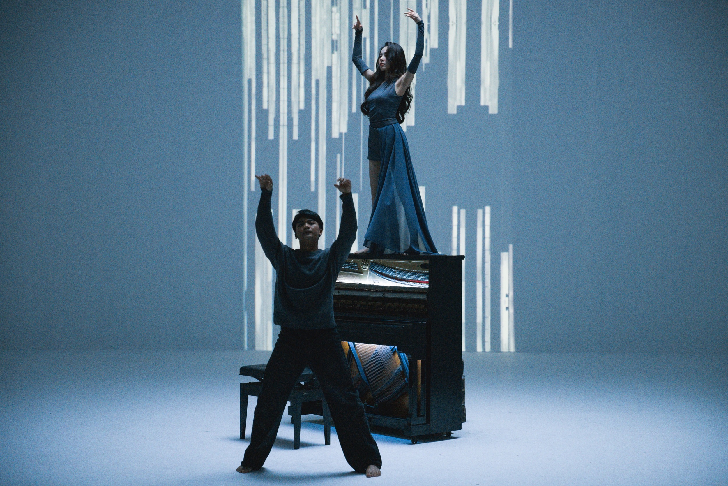 Bất ngờ với giọng hát của nàng hậu Hera Ngọc Hằng trong MV Yếu lòng- Ảnh 1. Bất ngờ với giọng hát của nàng hậu Hera Ngọc Hằng trong MV Yếu lòng- Ảnh 1.