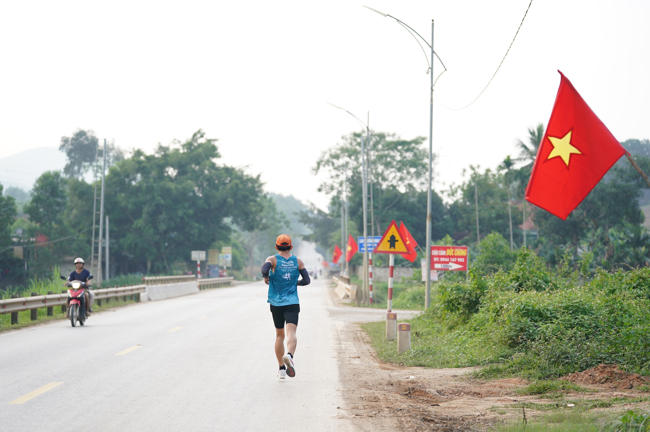 Giải Marathon Vì An toàn giao thông: Chạy 70 giờ xuyên đêm, vượt dốc đến Điện Biên- Ảnh 6. Giải Marathon Vì An toàn giao thông: Chạy 70 giờ xuyên đêm, vượt dốc đến Điện Biên- Ảnh 6.