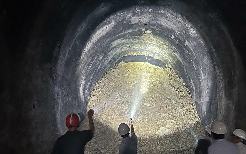 Khẩn trương khắc phục sạt lở hầm đường sắt qua đ&egrave;o Cả, nối Ph&uacute; Y&ecirc;n v&agrave; Kh&aacute;nh H&ograve;a
