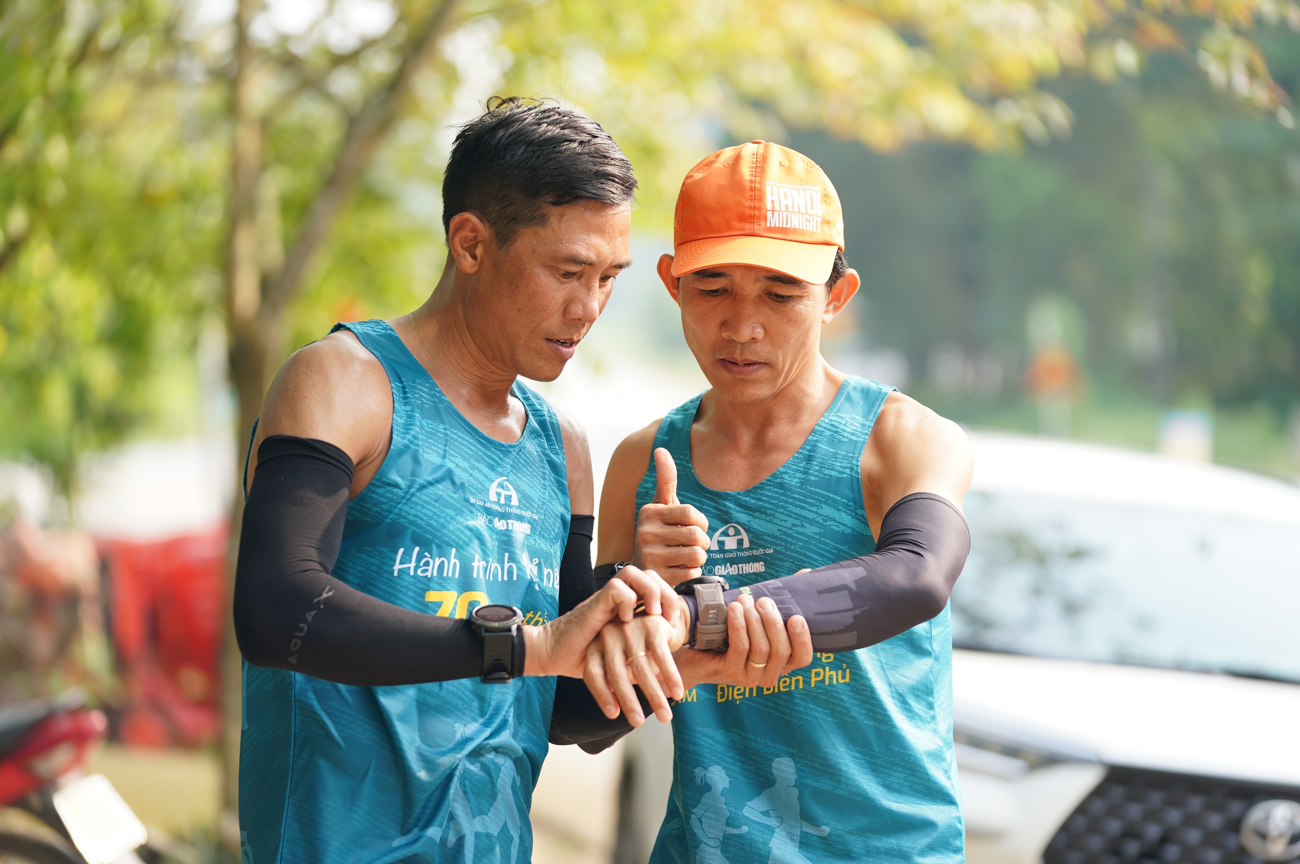 Giải Marathon Vì An toàn giao thông: Chạy 70 giờ xuyên đêm, vượt dốc đến Điện Biên- Ảnh 7. Giải Marathon Vì An toàn giao thông: Chạy 70 giờ xuyên đêm, vượt dốc đến Điện Biên- Ảnh 7.