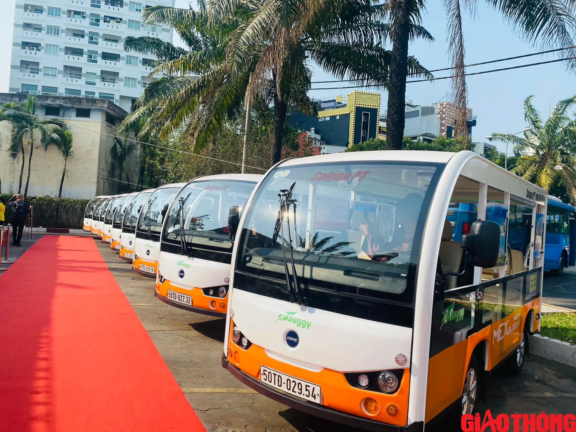 Cận cảnh xe điện MEX Buggy Saigon ng&agrave;y đầu phục vụ du kh&aacute;ch ở TP.HCM- Ảnh 1.