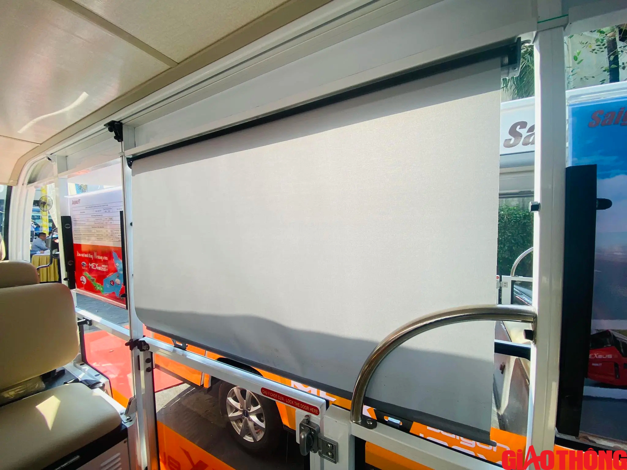 Cận cảnh xe điện MEX Buggy Saigon ng&agrave;y đầu phục vụ du kh&aacute;ch ở TP.HCM- Ảnh 6.