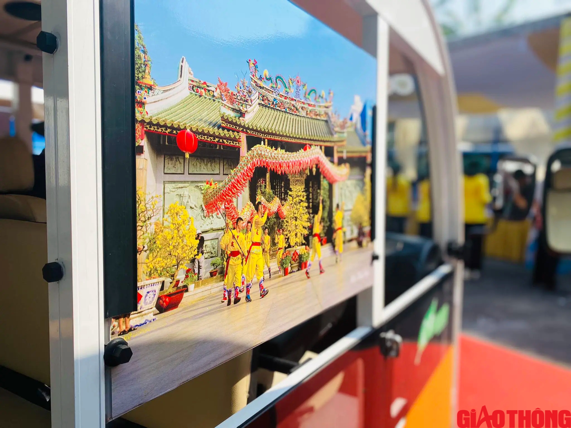 Cận cảnh xe điện MEX Buggy Saigon ng&agrave;y đầu phục vụ du kh&aacute;ch ở TP.HCM- Ảnh 9.