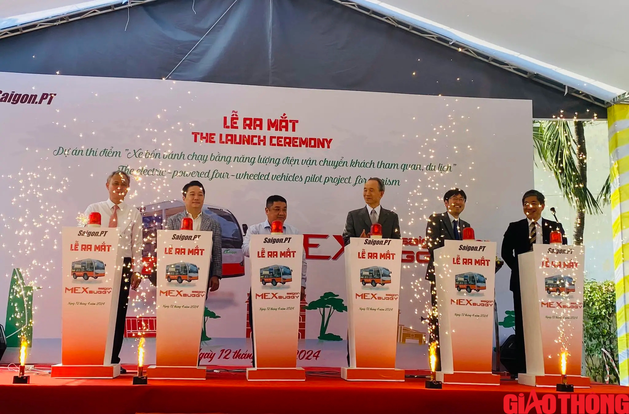 Cận cảnh xe điện MEX Buggy Saigon ng&agrave;y đầu phục vụ du kh&aacute;ch ở TP.HCM- Ảnh 13.