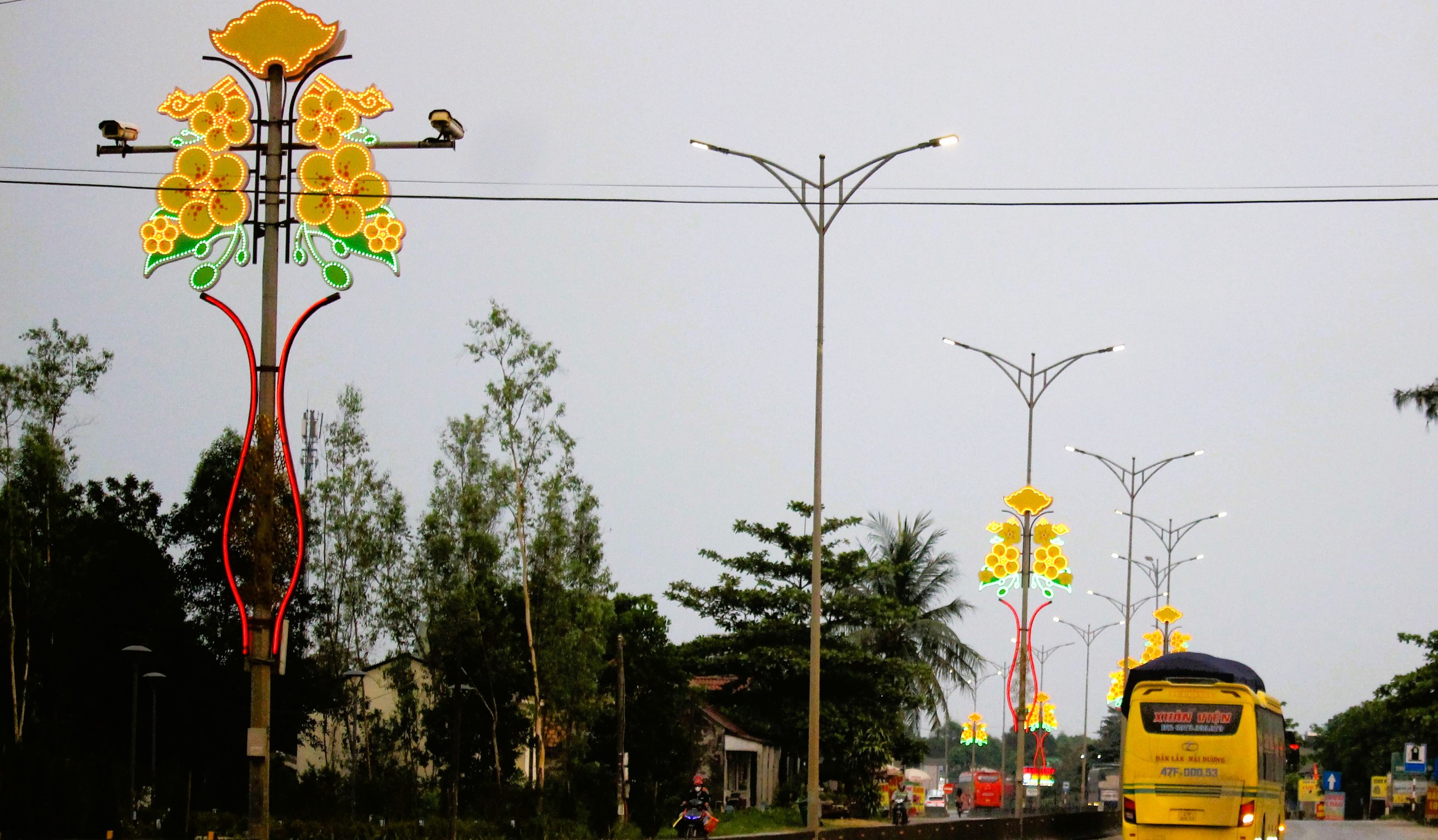 Sau 1 tuần ph&acirc;n luồng xe v&agrave;o cao tốc Cam Lộ - La Sơn, t&igrave;nh h&igrave;nh giao th&ocirc;ng ra sao?- Ảnh 14.