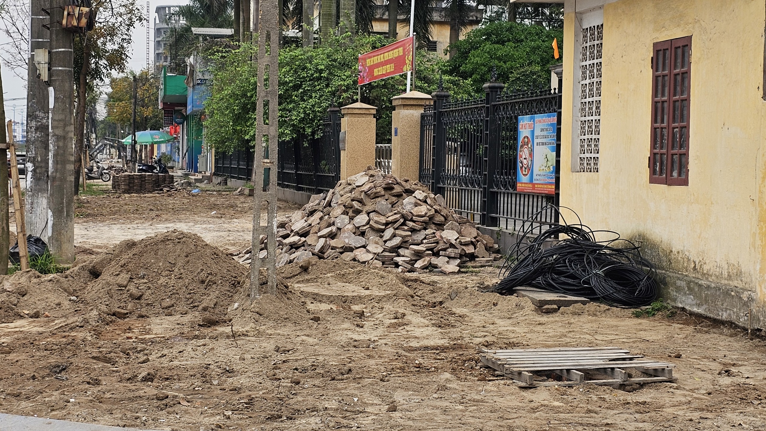 Hải Dương: Dự &aacute;n cải tạo vỉa h&egrave; thi c&ocirc;ng ẩu, đổ thải sai vị tr&iacute;- Ảnh 5.