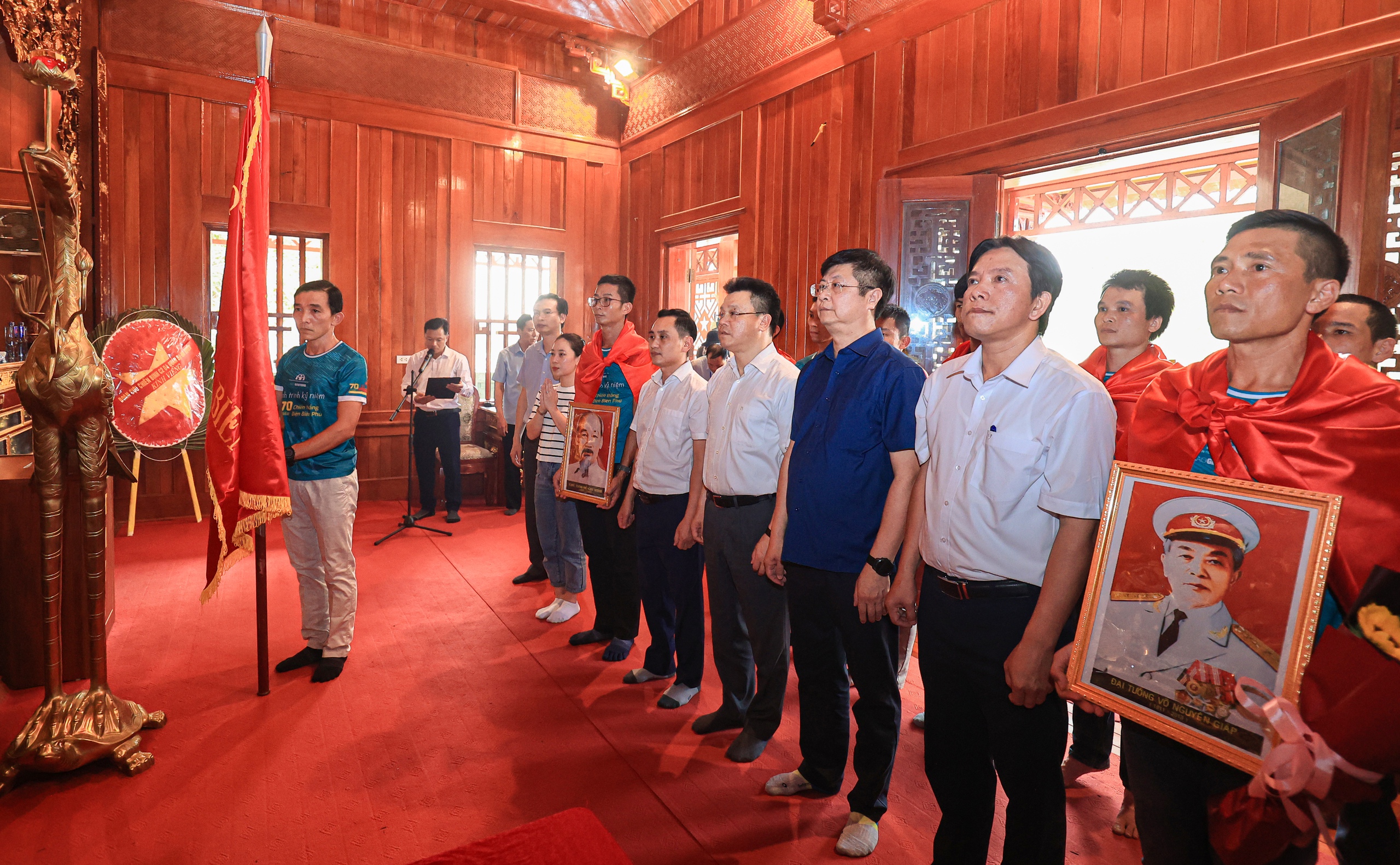 BTC Marathon v&igrave; ATGT d&acirc;ng hương tưởng nhớ Đại tướng V&otilde; Nguy&ecirc;n Gi&aacute;p v&agrave; anh h&ugrave;ng liệt sỹ- Ảnh 6.