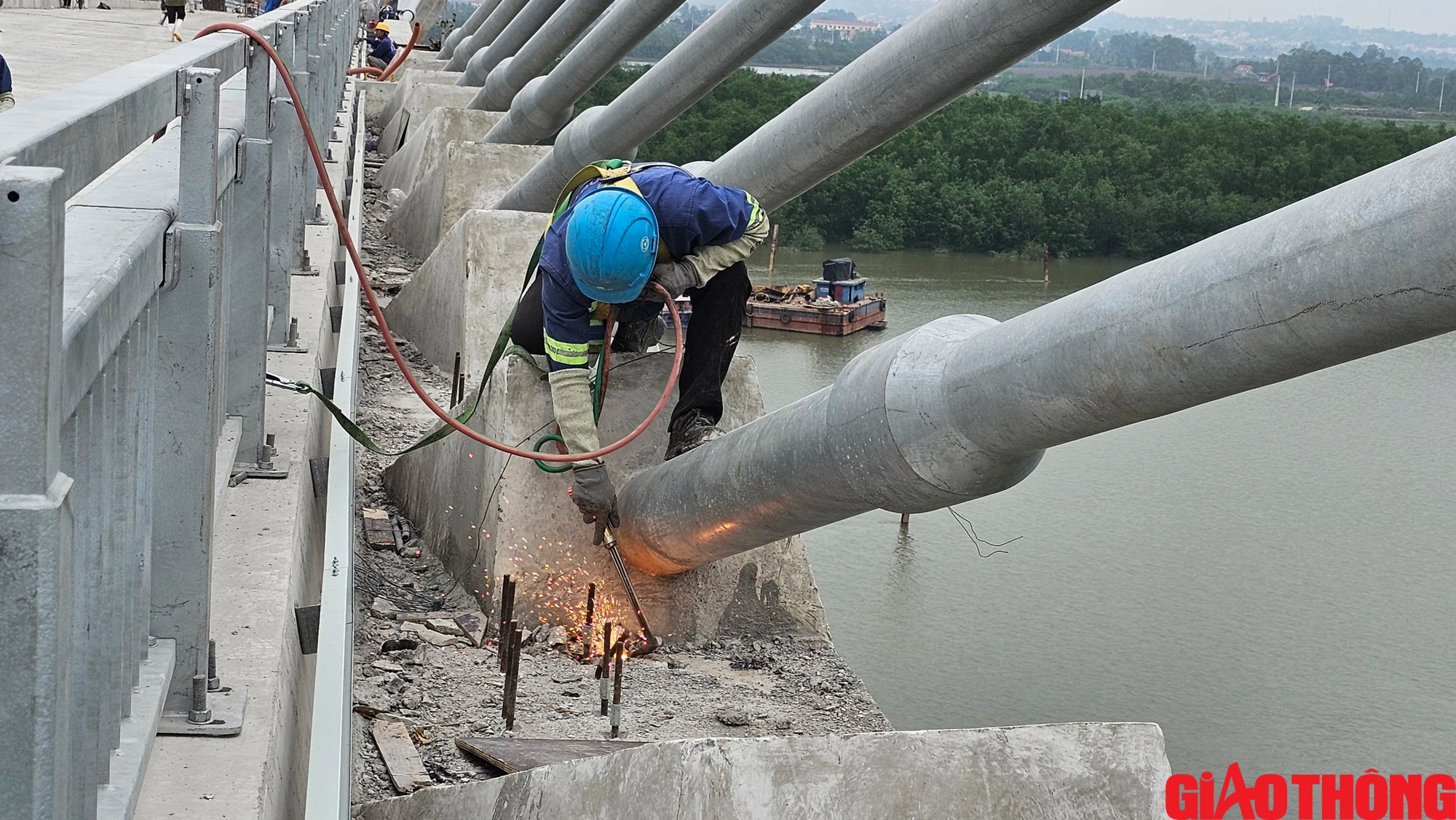 Dự &aacute;n cầu Bến Rừng hối hả trước ng&agrave;y về đ&iacute;ch- Ảnh 4.