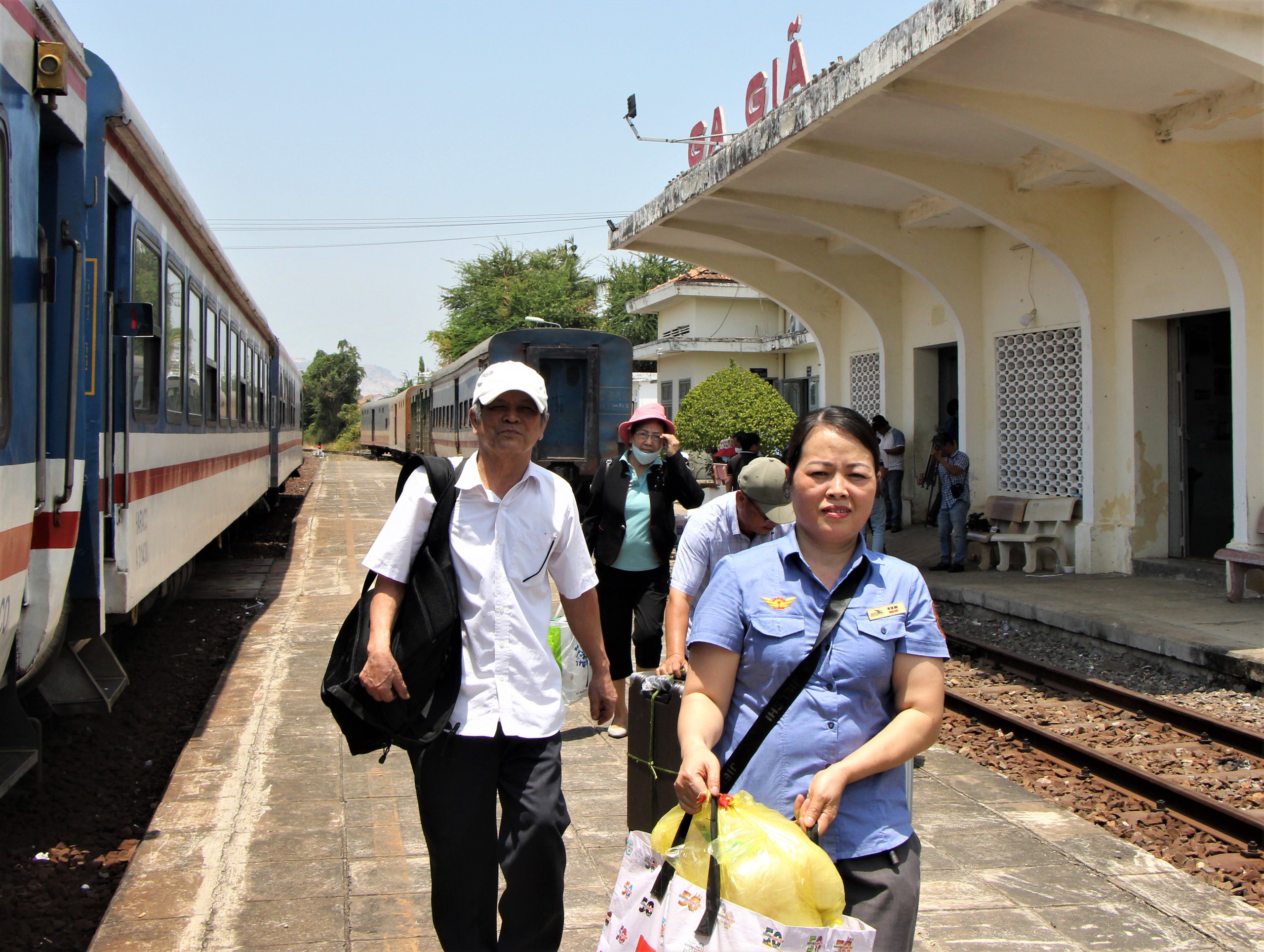 Cần th&ecirc;m 4 ng&agrave;y th&ocirc;ng hầm đường sắt Đ&egrave;o Cả, tất bật trung chuyển kh&aacute;ch- Ảnh 7.