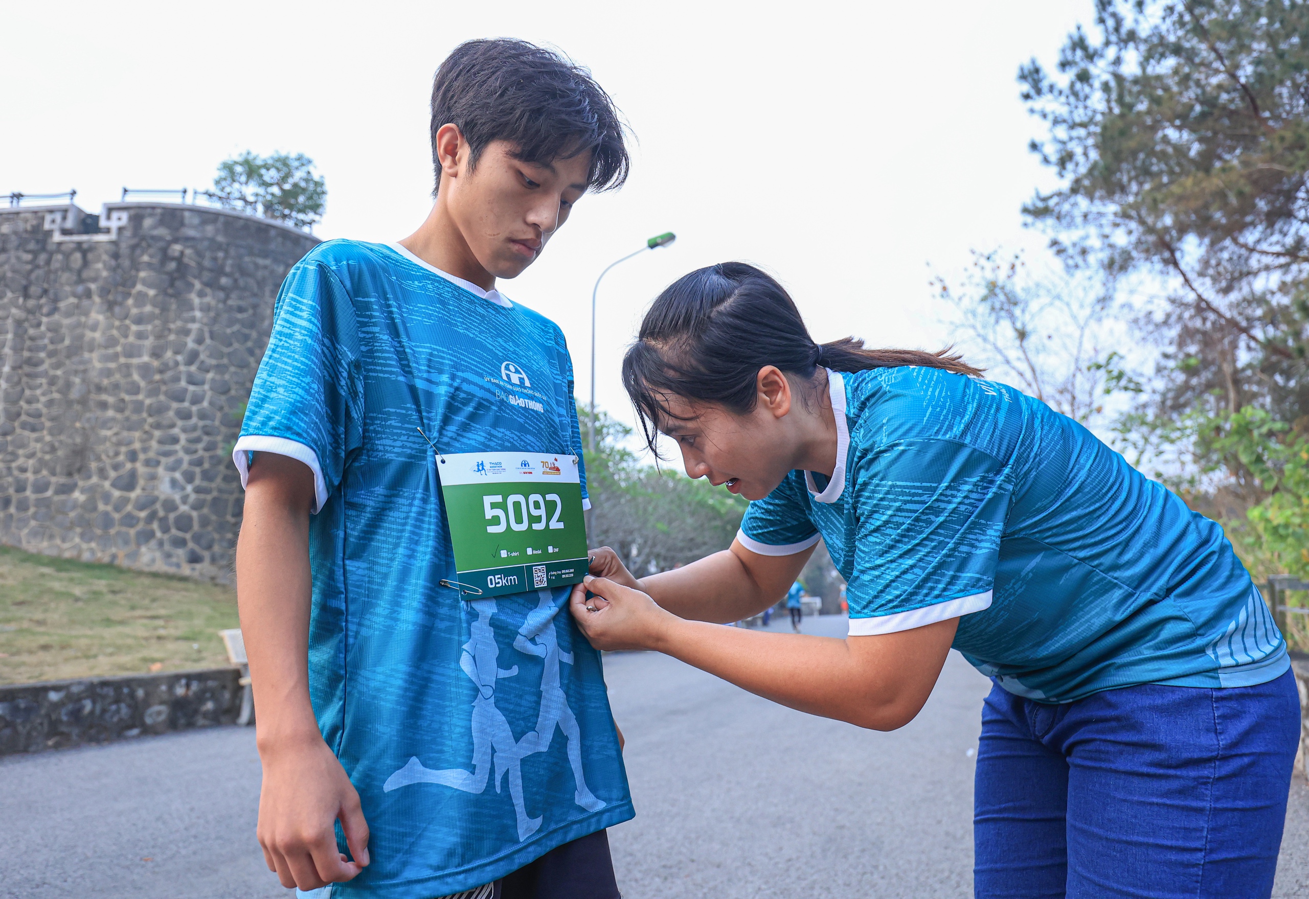 Những khoảnh khắc ấn tượng tại Giải THACO Marathon vì ATGT - Điện Biên Phủ 2024- Ảnh 9. Những khoảnh khắc ấn tượng tại Giải THACO Marathon vì ATGT - Điện Biên Phủ 2024- Ảnh 9.