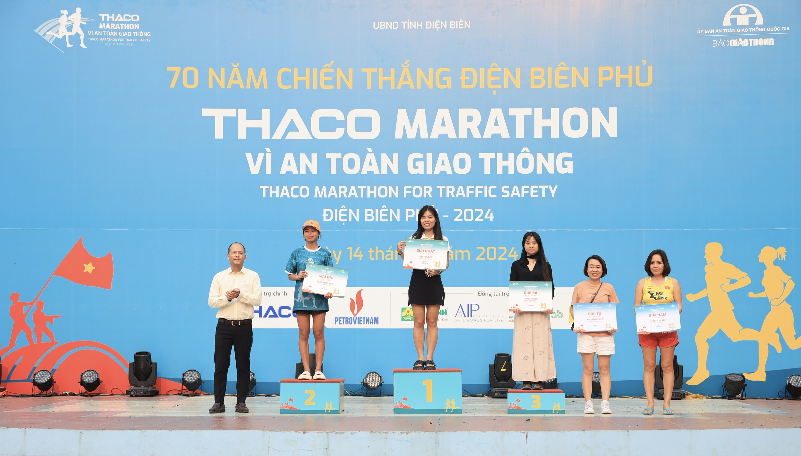 Trực tiếp: Giải THACO Marathon v&igrave; ATGT - Điện Bi&ecirc;n Phủ 2024 th&agrave;nh c&ocirc;ng rực rỡ- Ảnh 6.