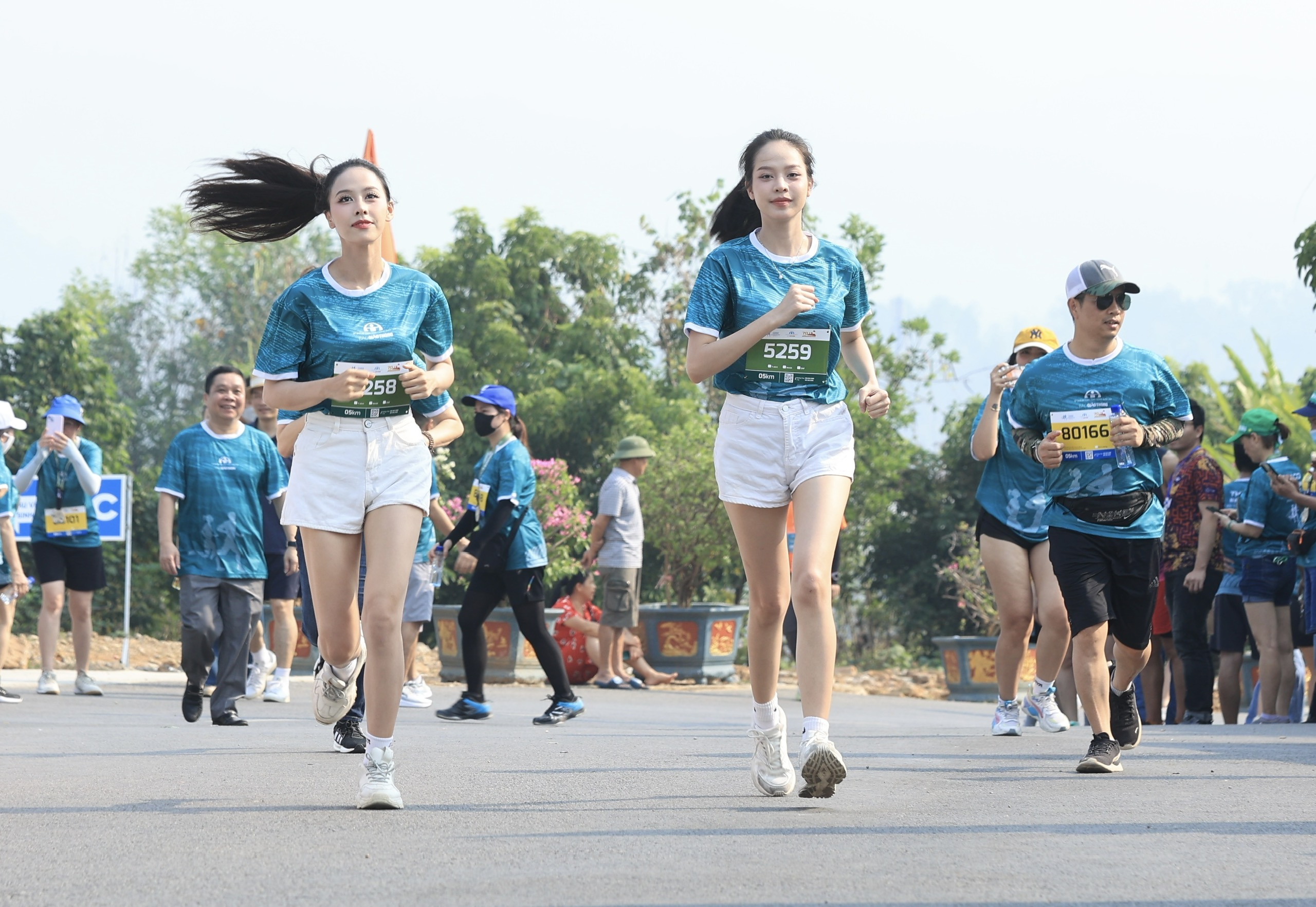 Trực tiếp: Giải THACO Marathon v&igrave; ATGT - Điện Bi&ecirc;n Phủ 2024 th&agrave;nh c&ocirc;ng rực rỡ- Ảnh 20.