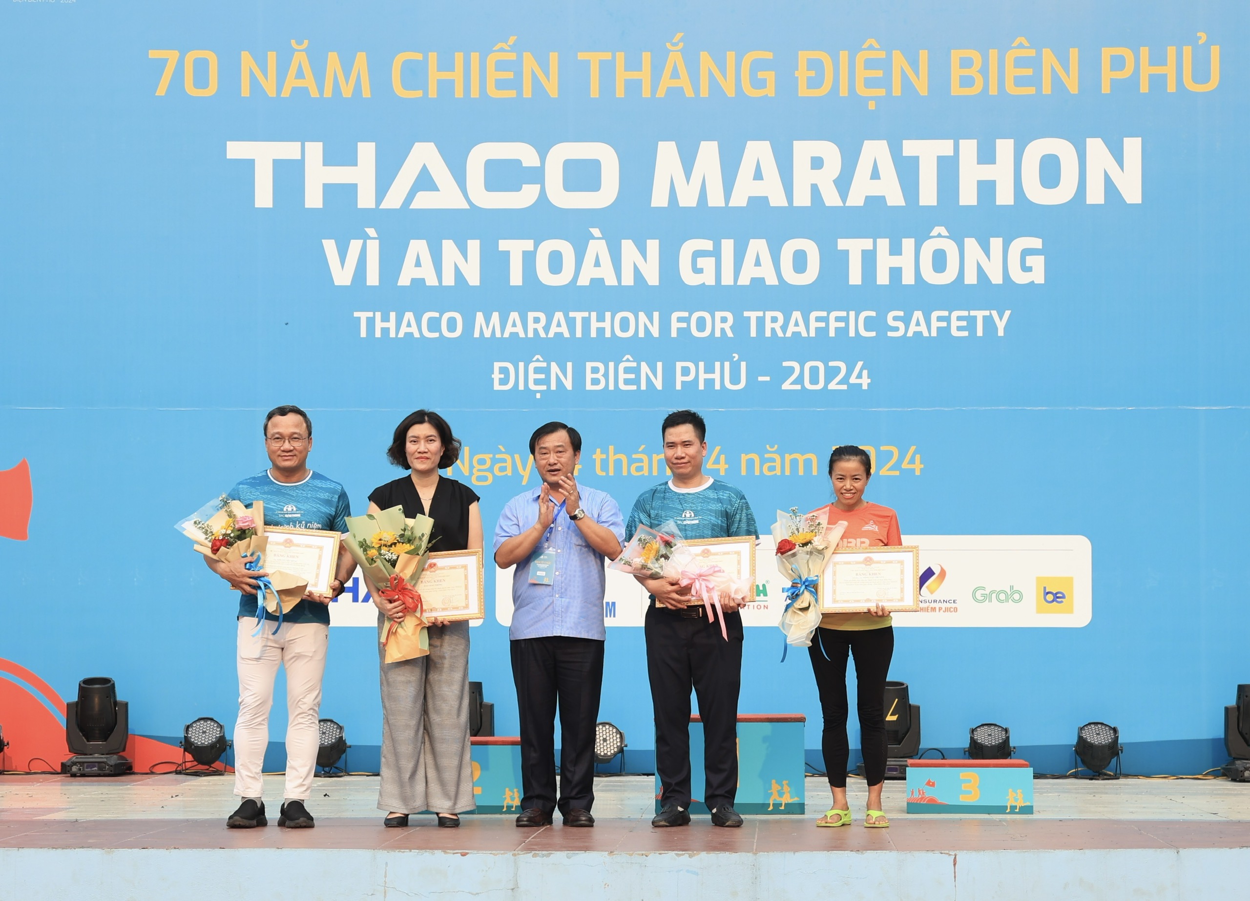 Những khoảnh khắc ấn tượng tại Giải THACO Marathon vì ATGT - Điện Biên Phủ 2024- Ảnh 27. Những khoảnh khắc ấn tượng tại Giải THACO Marathon vì ATGT - Điện Biên Phủ 2024- Ảnh 27.