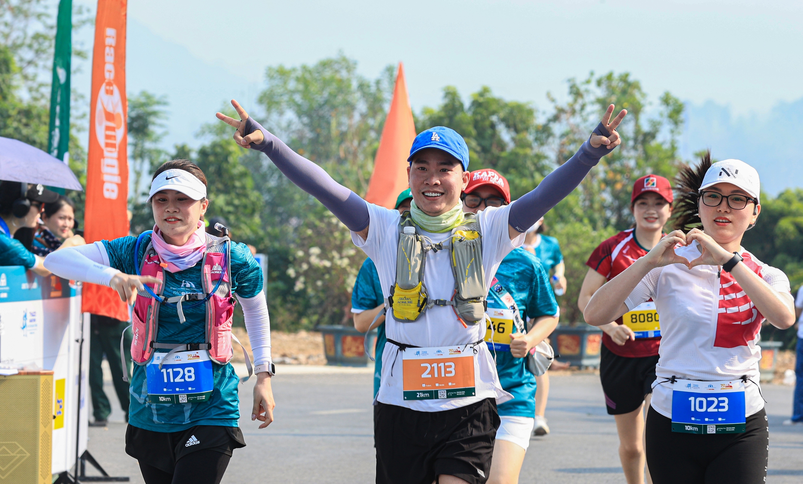 Những khoảnh khắc ấn tượng tại Giải THACO Marathon vì ATGT - Điện Biên Phủ 2024- Ảnh 23. Những khoảnh khắc ấn tượng tại Giải THACO Marathon vì ATGT - Điện Biên Phủ 2024- Ảnh 23.