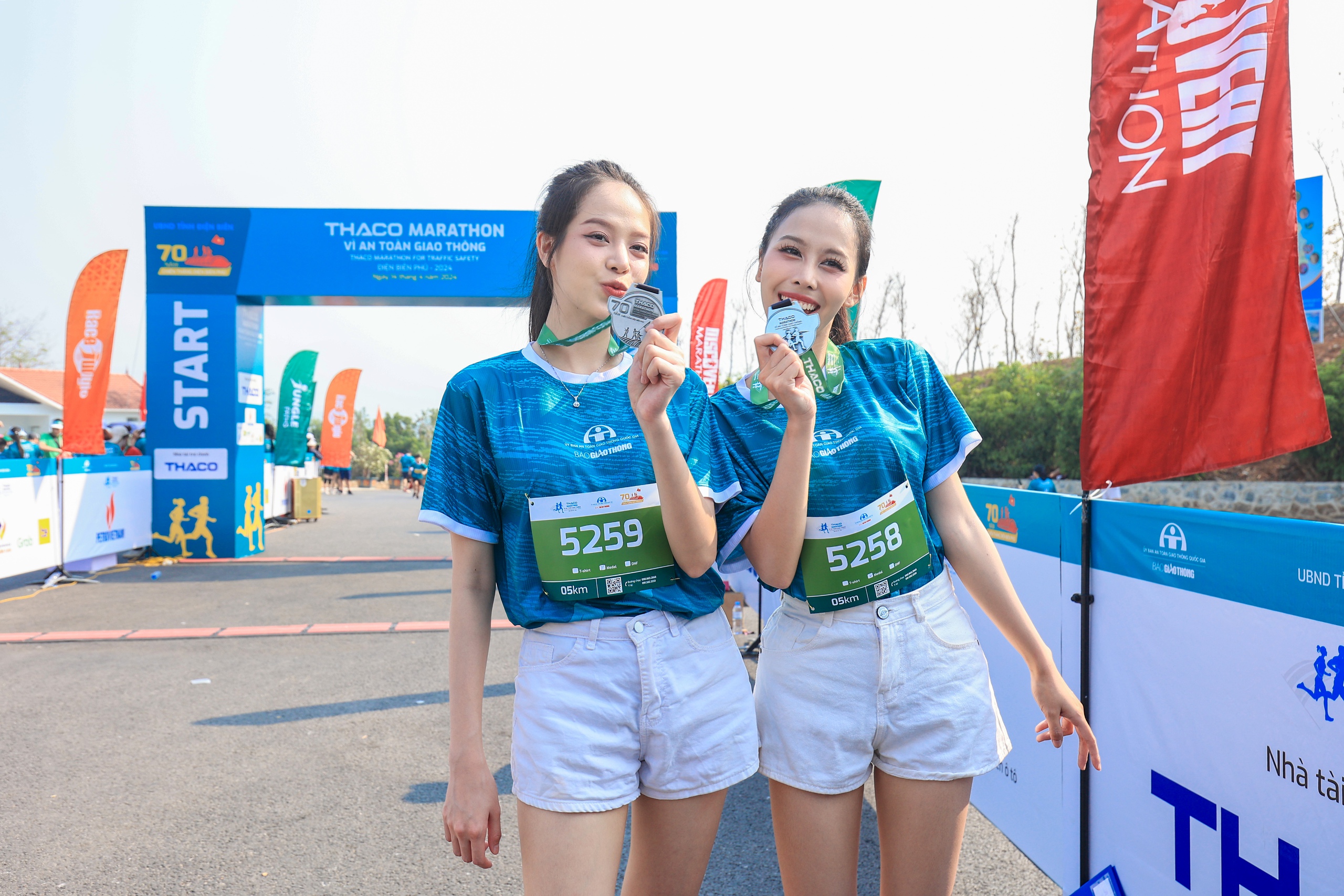Những khoảnh khắc ấn tượng tại Giải THACO Marathon vì ATGT - Điện Biên Phủ 2024- Ảnh 18. Những khoảnh khắc ấn tượng tại Giải THACO Marathon vì ATGT - Điện Biên Phủ 2024- Ảnh 18.
