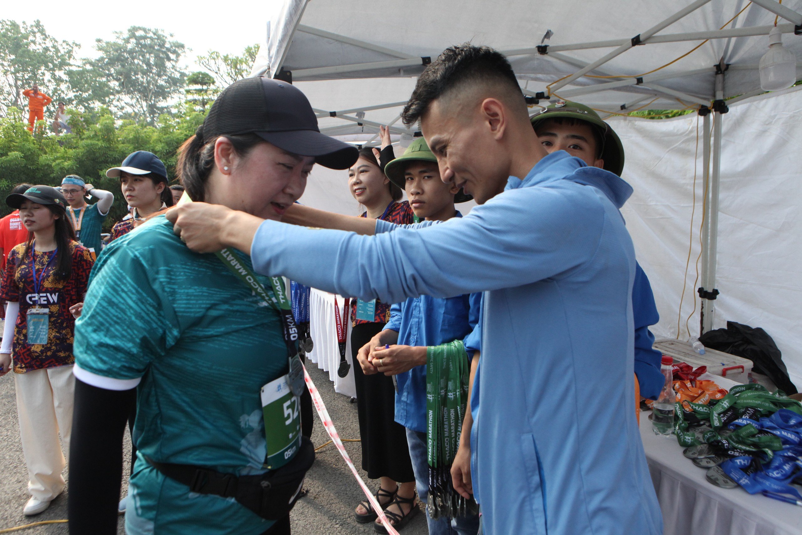 Trực tiếp: Giải THACO Marathon v&igrave; ATGT - Điện Bi&ecirc;n Phủ 2024 th&agrave;nh c&ocirc;ng rực rỡ- Ảnh 23.