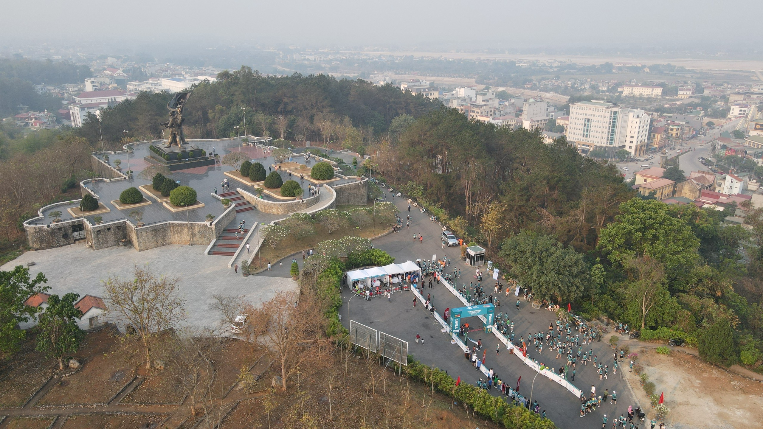 Trực tiếp: Giải THACO Marathon v&igrave; ATGT - Điện Bi&ecirc;n Phủ 2024 th&agrave;nh c&ocirc;ng rực rỡ- Ảnh 27.