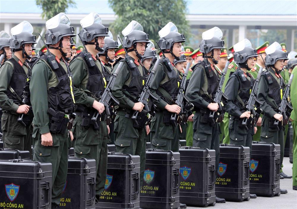 Cảnh s&aacute;t cơ động tr&igrave;nh diễn sức mạnh mừng kỷ niệm 50 năm Ng&agrave;y truyền thống- Ảnh 9.