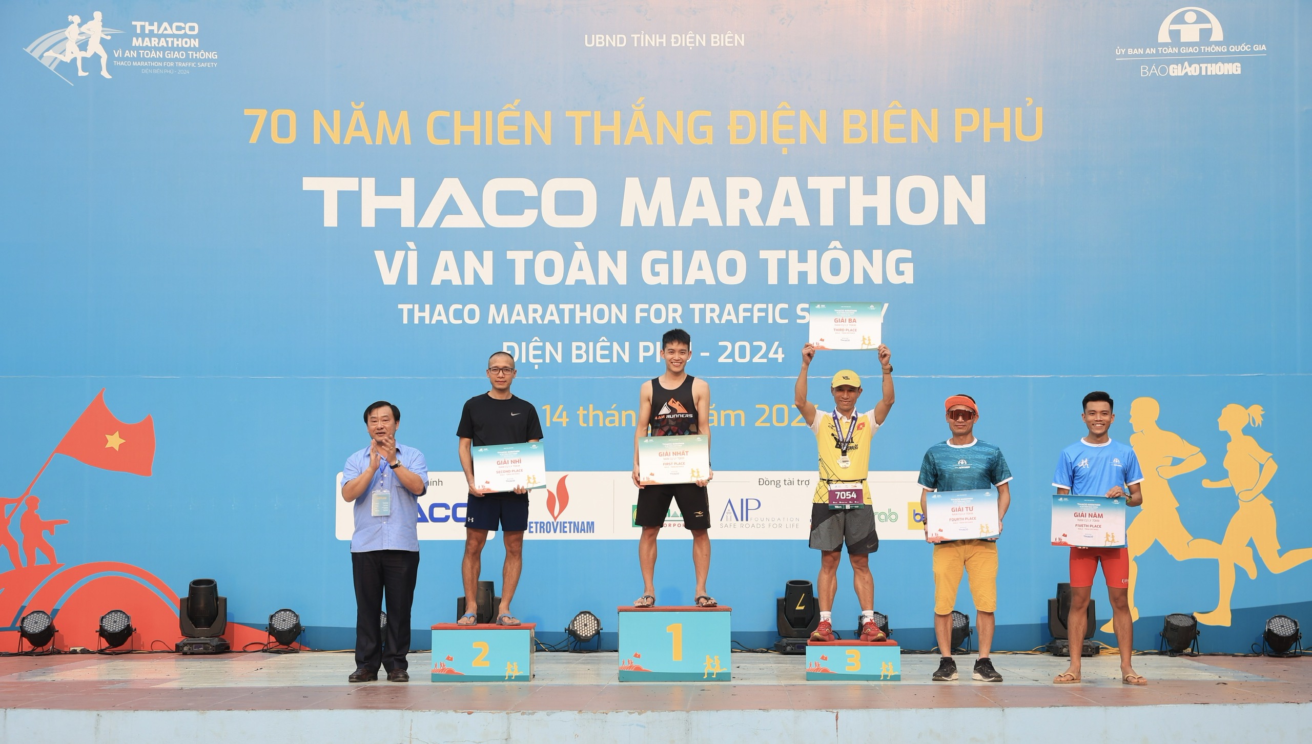 Trực tiếp: Giải THACO Marathon v&igrave; ATGT - Điện Bi&ecirc;n Phủ 2024 th&agrave;nh c&ocirc;ng rực rỡ- Ảnh 3.