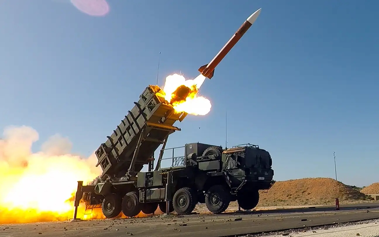 Israel c&oacute; những hệ thống g&igrave; để chống đỡ gần 300 UAV, t&ecirc;n lửa bắn li&ecirc;n tiếp từ Iran?