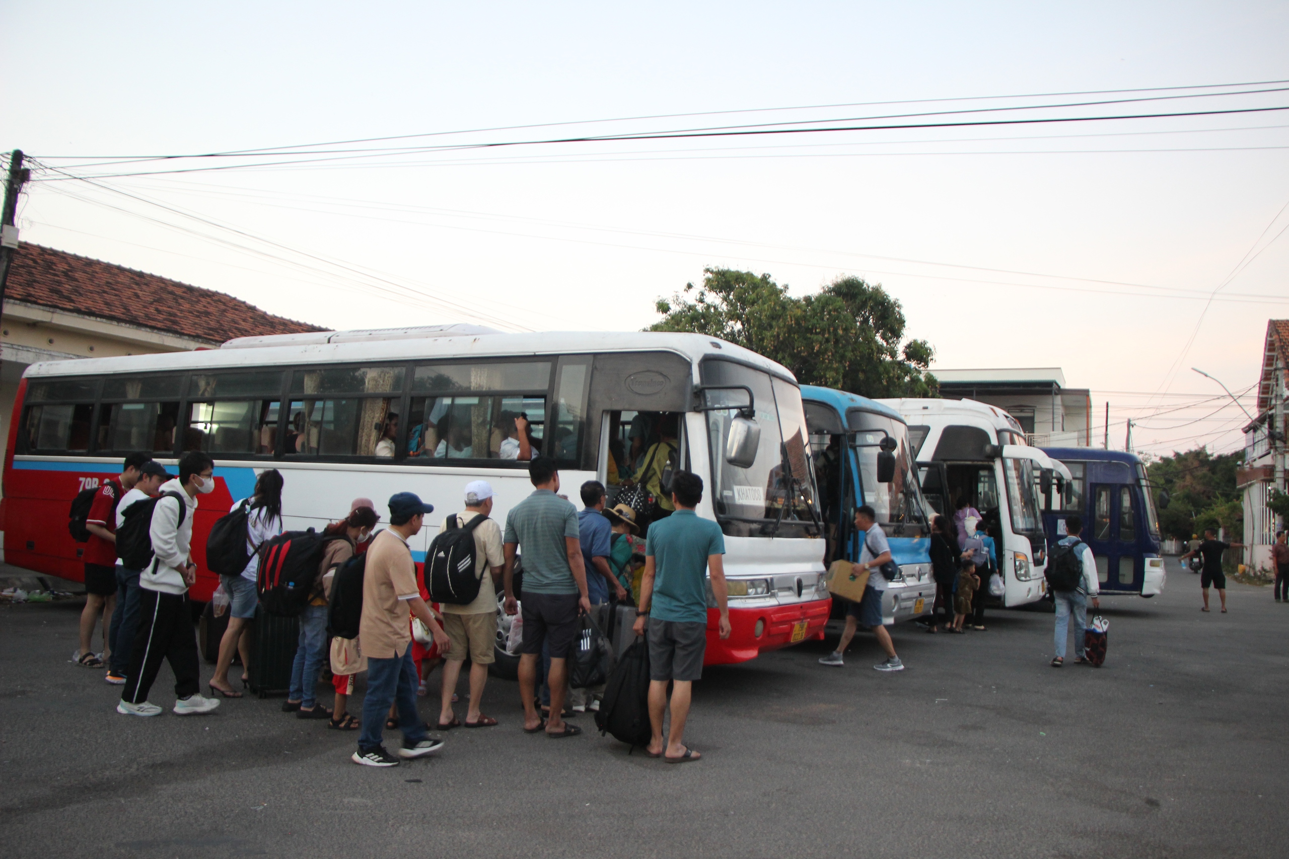 Khoan xuy&ecirc;n n&uacute;i khắc phục sự cố sập hầm đường sắt qua đ&egrave;o Cả- Ảnh 3.